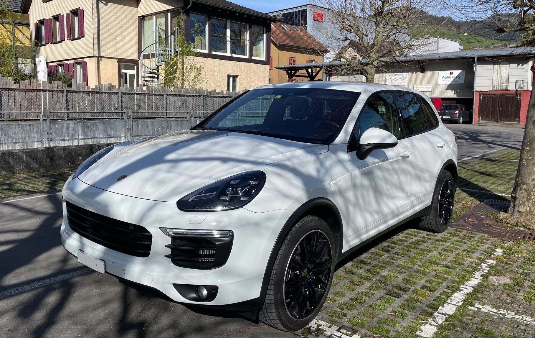 PORSCHE Cayenne Diesel Platinum Edition