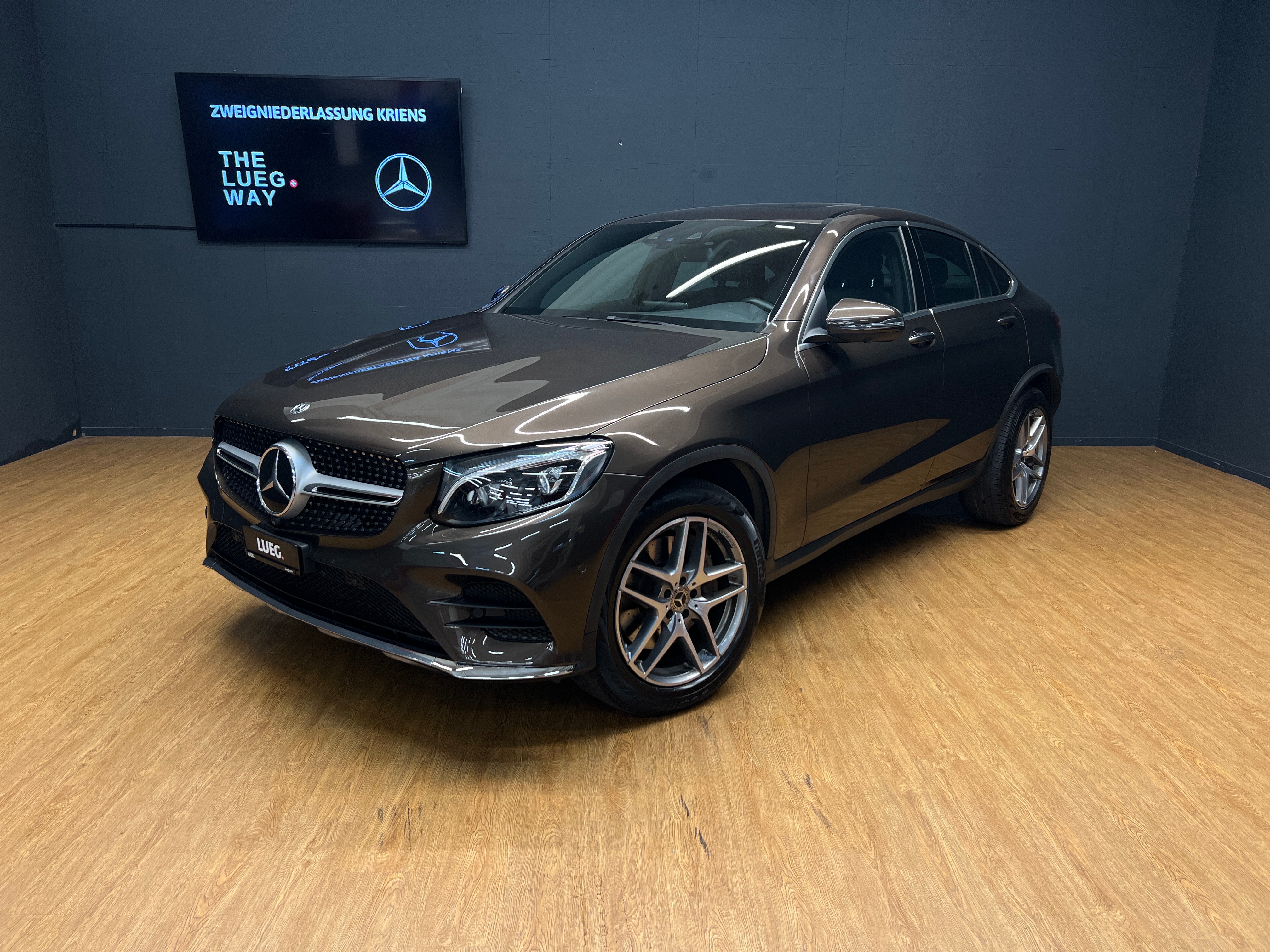 MERCEDES-BENZ GLC 250 d 4M - AMG - Coupé - 360 Grad Kamera / DISTRONIC / Ambiente-Licht