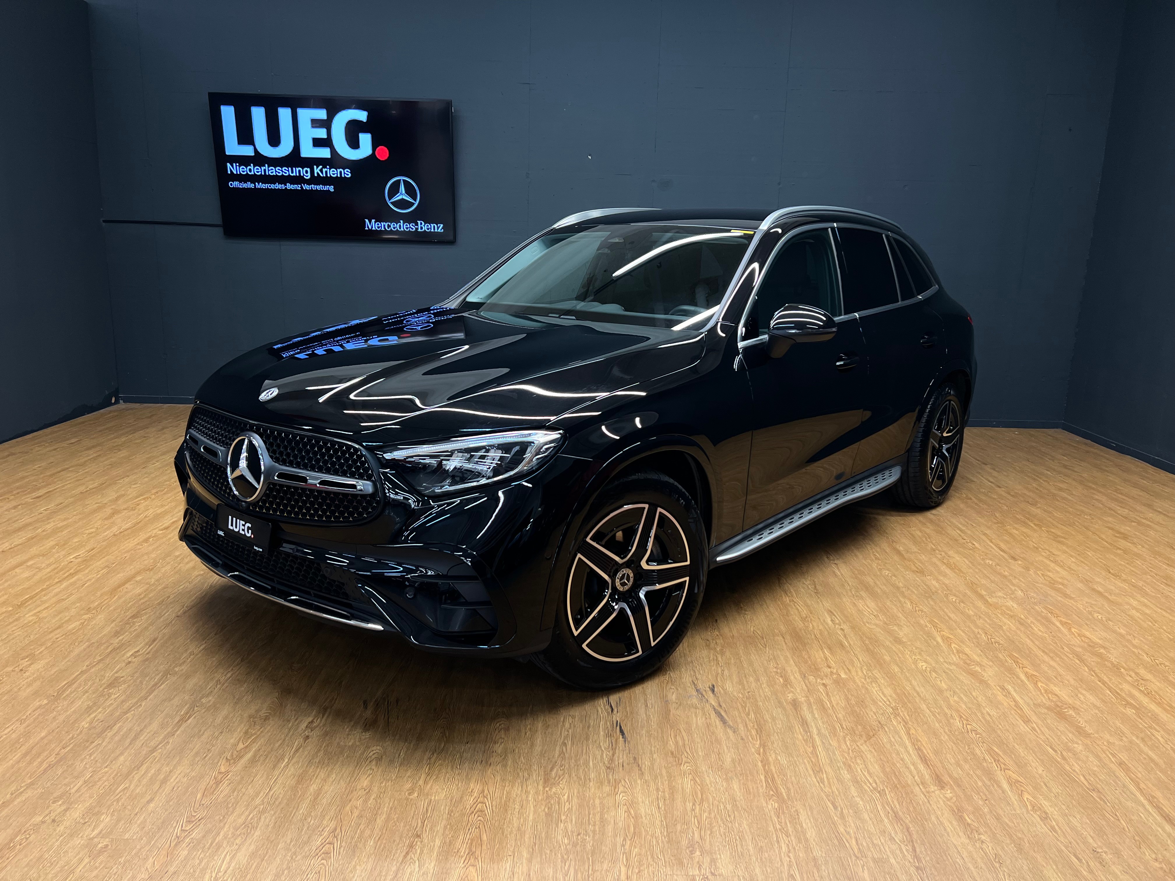 MERCEDES-BENZ GLC 300 4M - AMG - Rückfahrkamera - Memory - Ambiente-Licht / Lenkradheizung