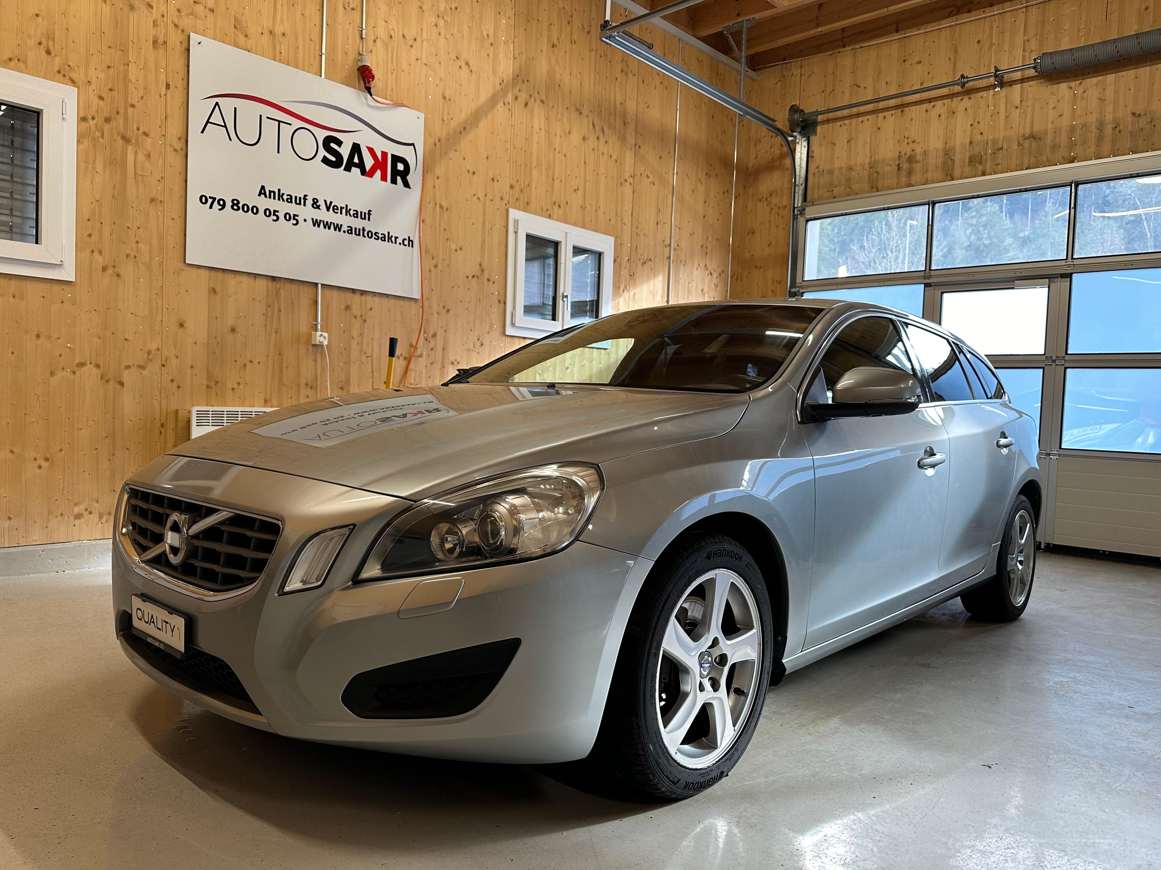 VOLVO V60 T6 AWD Momentum Geartronic