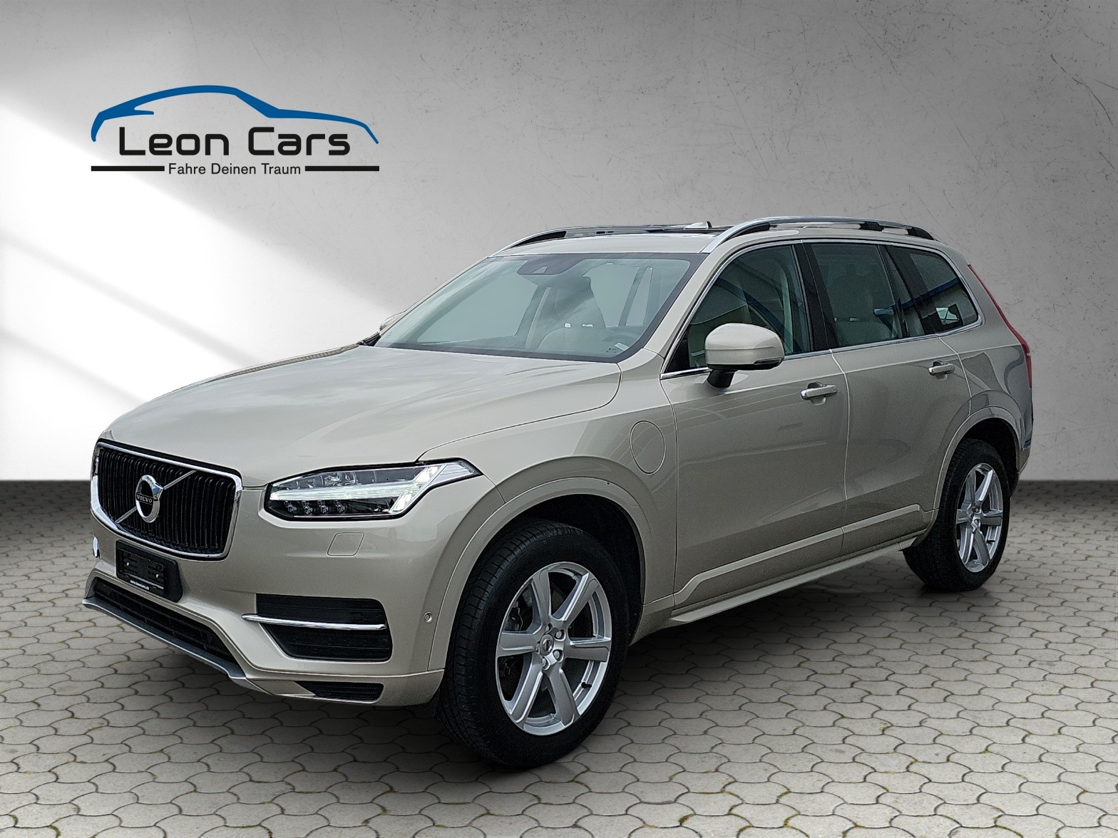 VOLVO XC90 T8 AWD Momentum Geartronic 7-Sitzer Plug-in-Hybrid