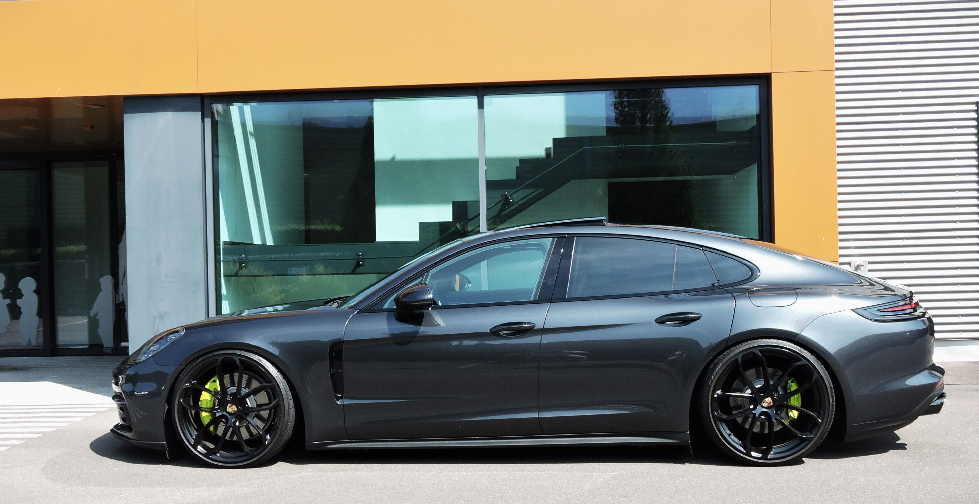 PORSCHE Panamera 4 E-Hybrid