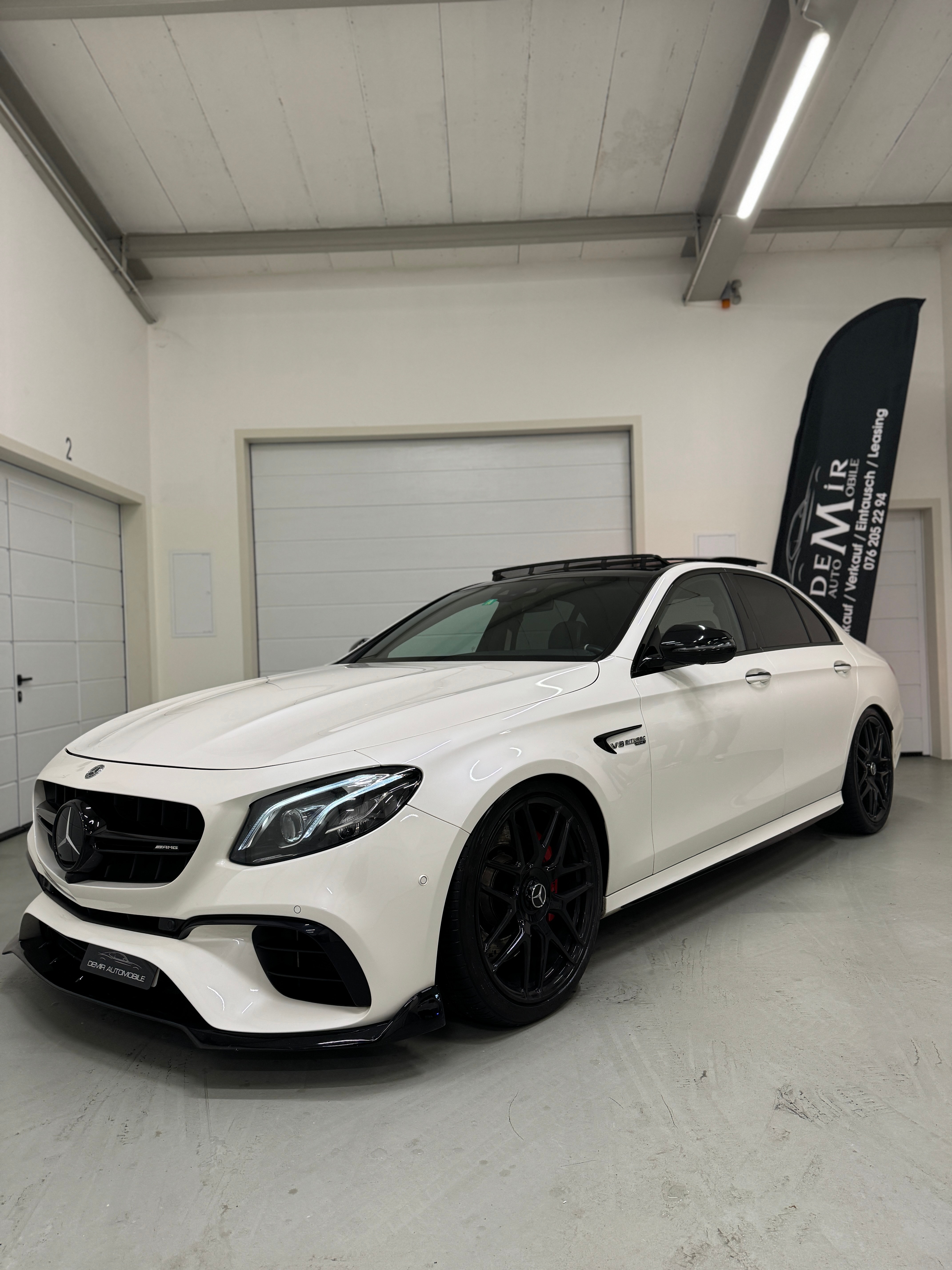 MERCEDES-BENZ E 63 AMG S 4Matic Speedshift MCT *Panoramadach / Performance Abgasanlage / Softclose / Burmester Soundsystem / 360