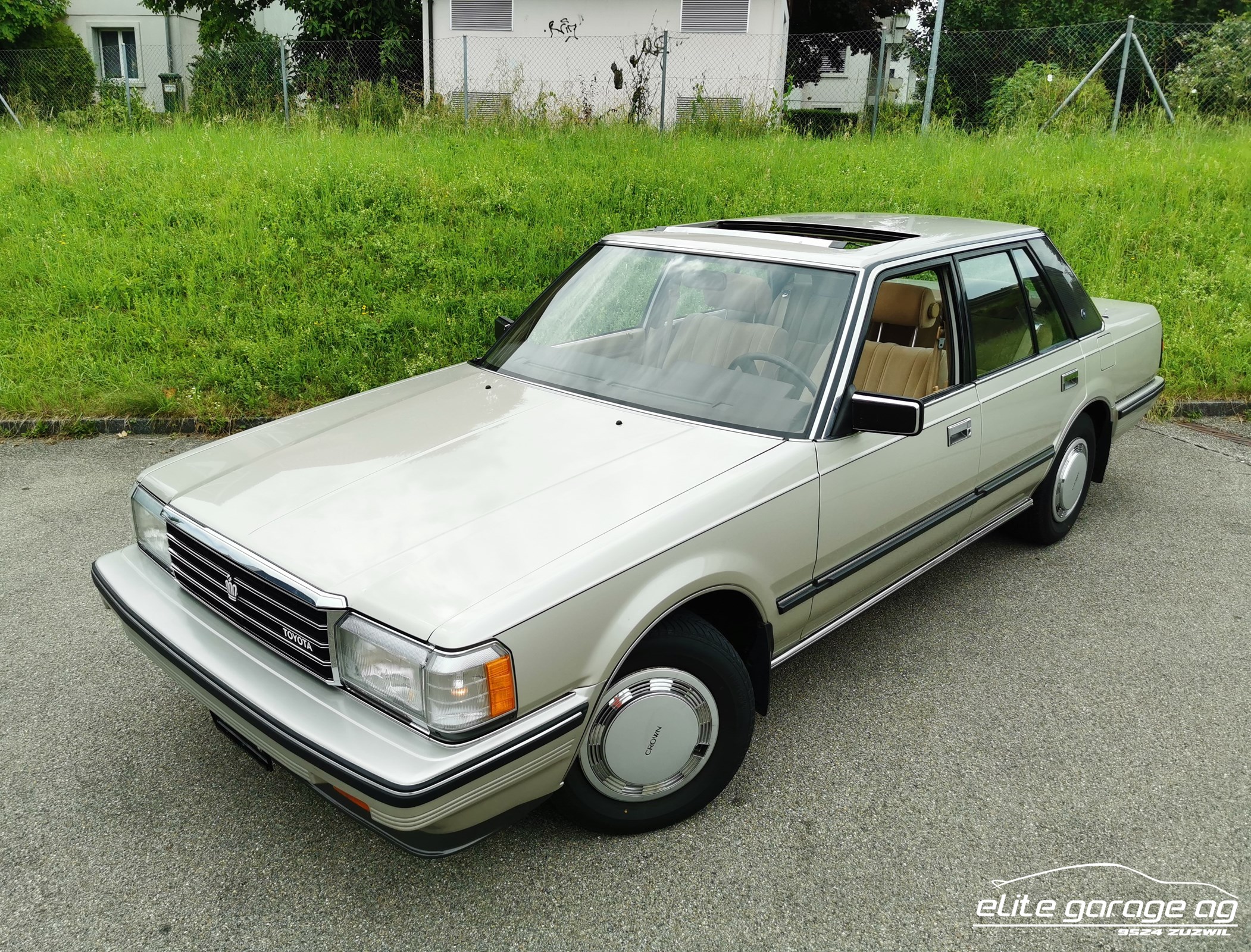 TOYOTA Crown 2800i Super Saloon