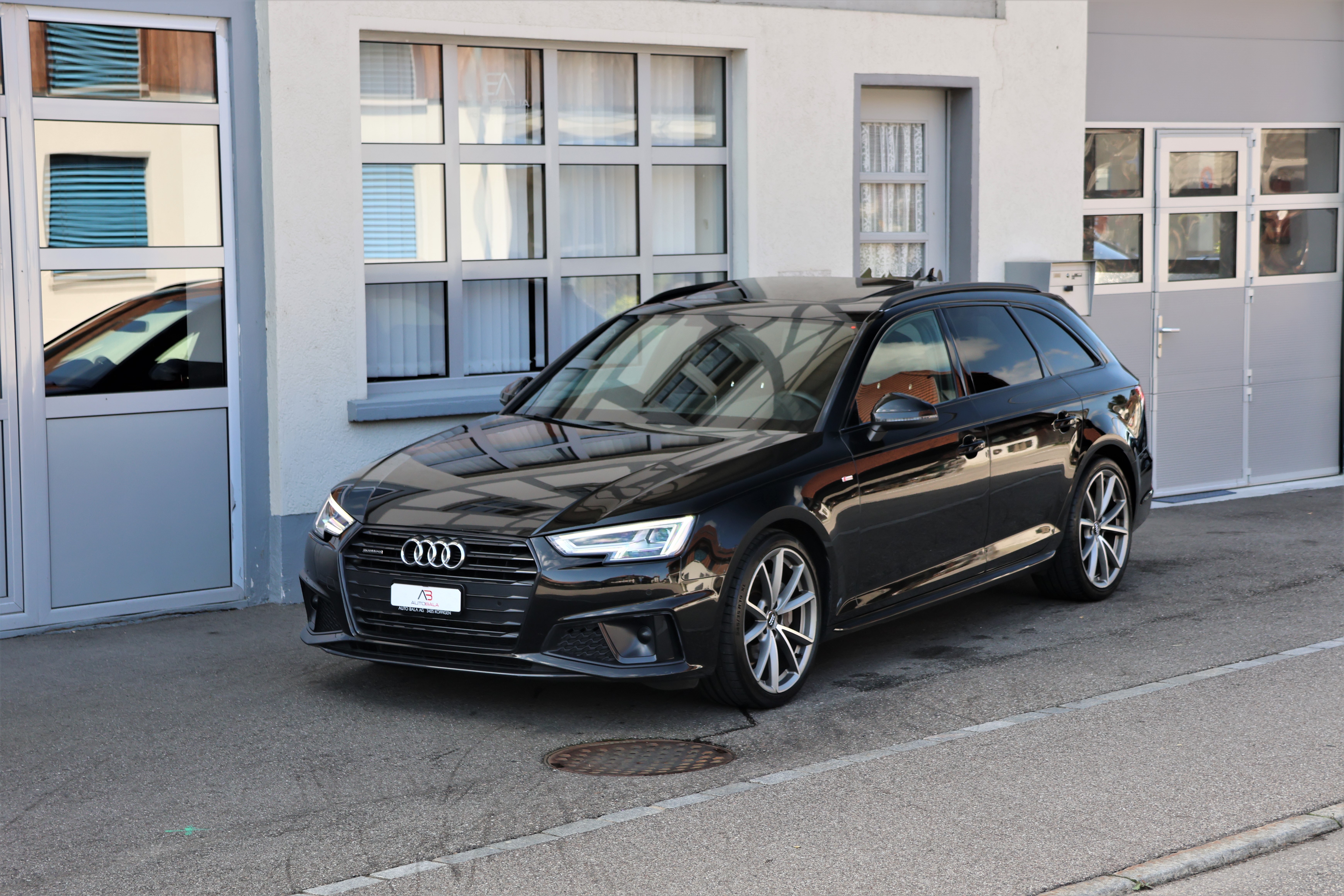 AUDI A4 Avant 40 TDI Sport quattro S-tronic S-Line