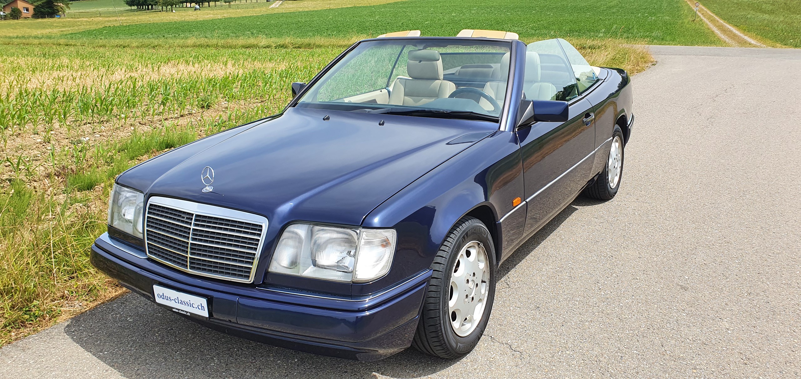 MERCEDES-BENZ E 220 Cabrio