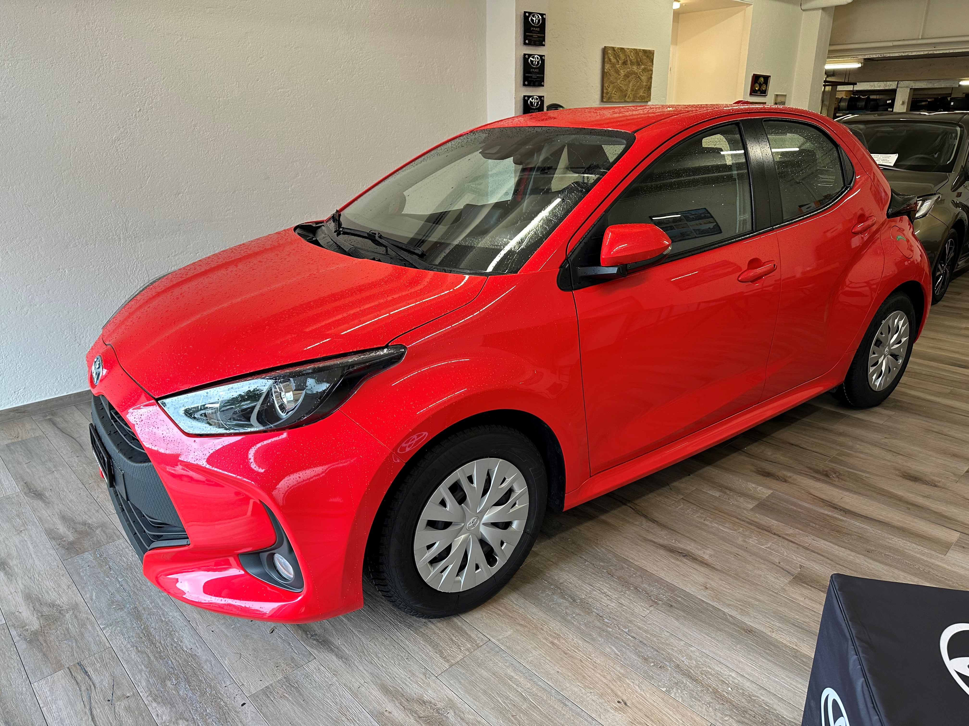 TOYOTA Yaris 1.5 Comfort e-CVT