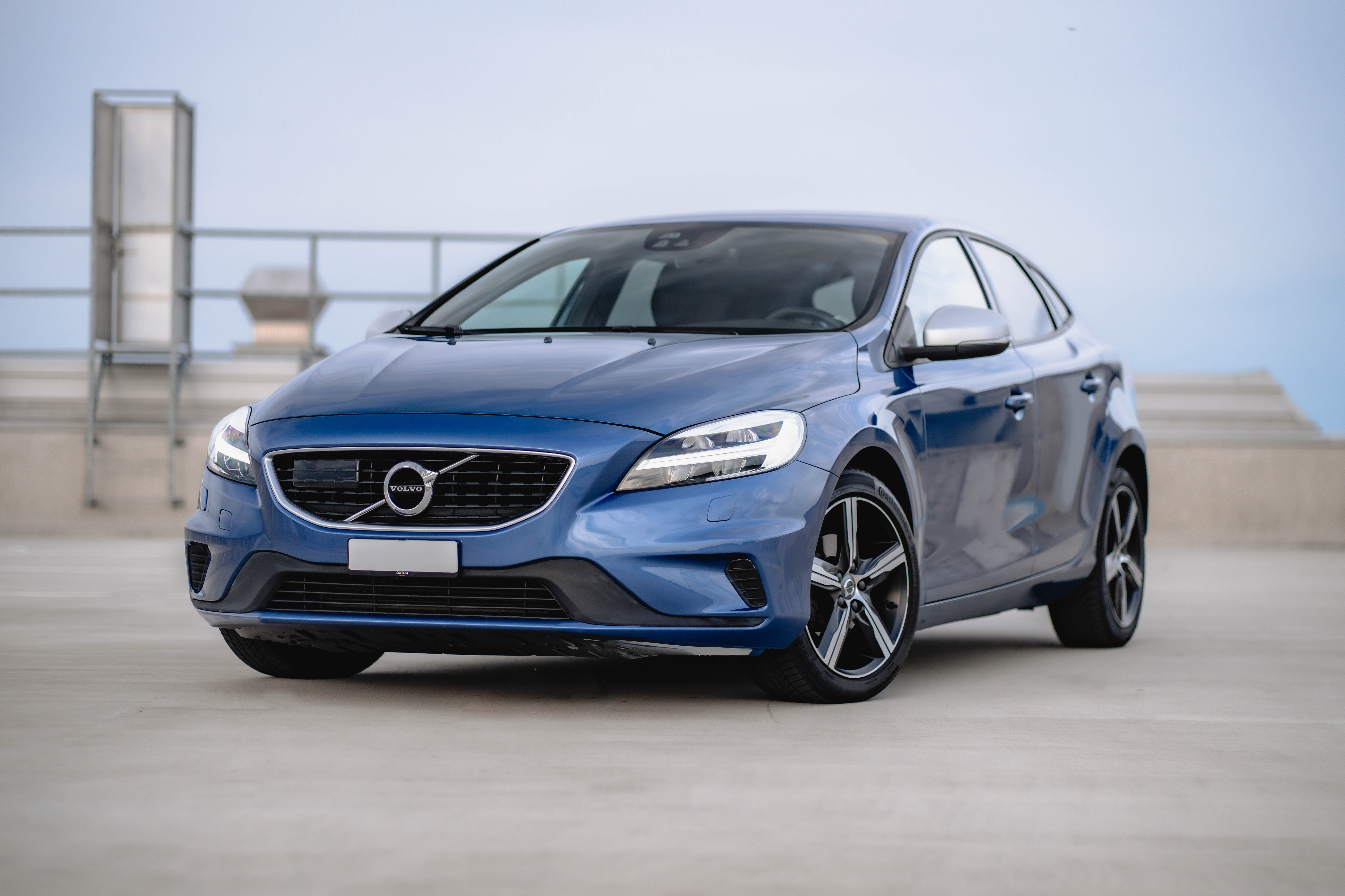 VOLVO V40 D2 R-Design * einmalige Vollausstattung * Frisch ab Service * äusserst gepflegt *