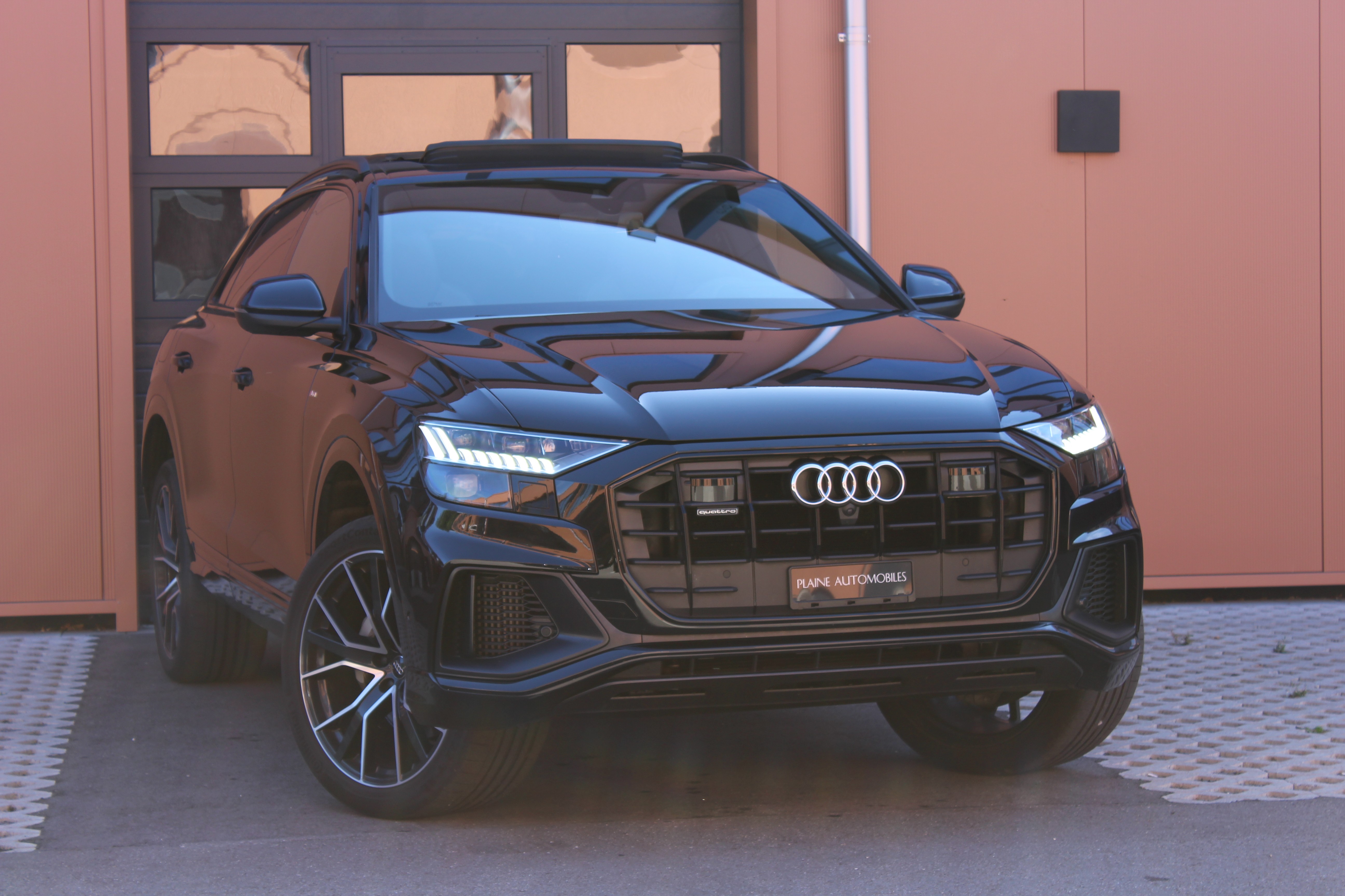 AUDI Q8 55 TFSI quattro tiptronic - Full Black