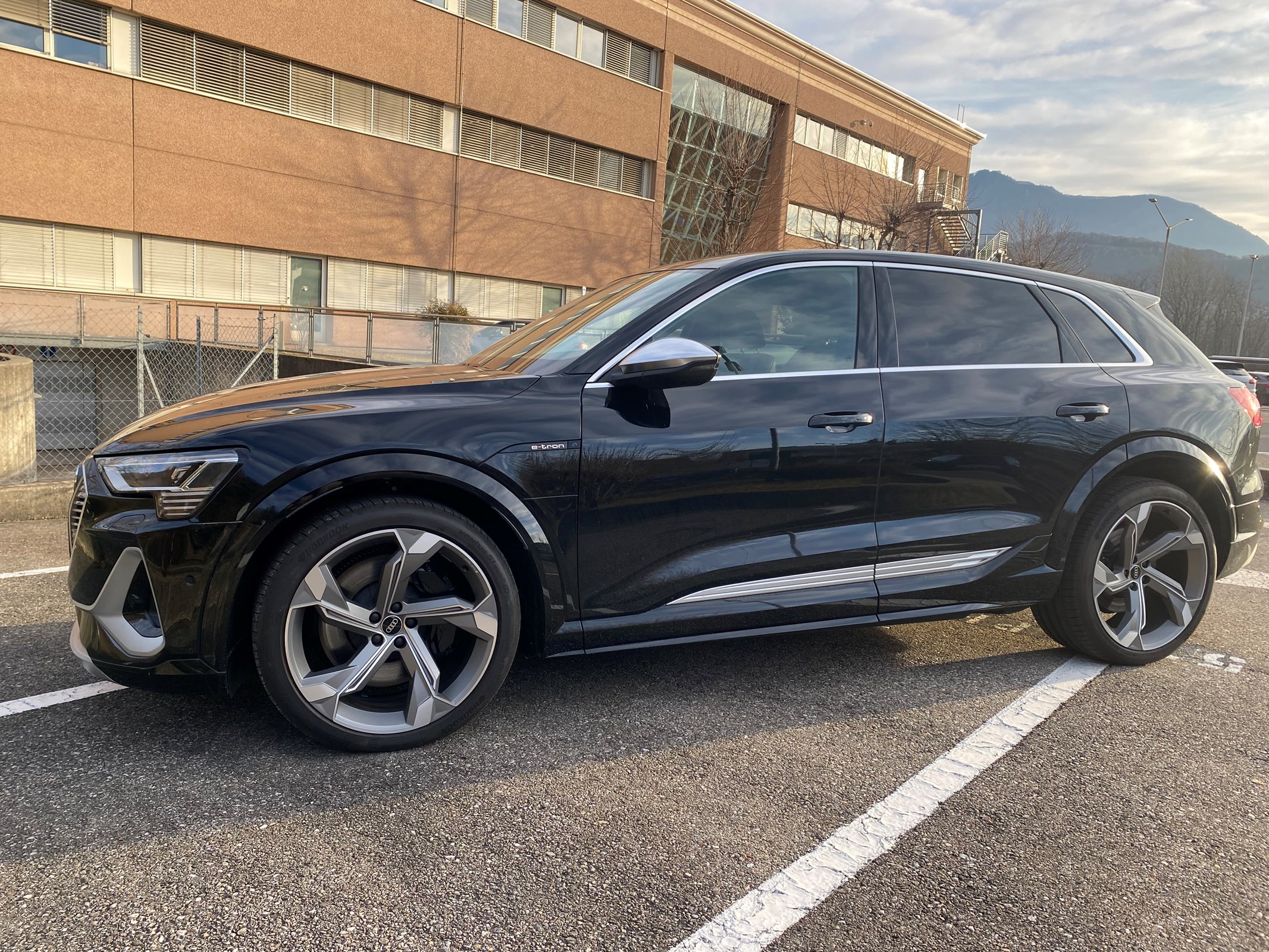 AUDI e-tron S quattro