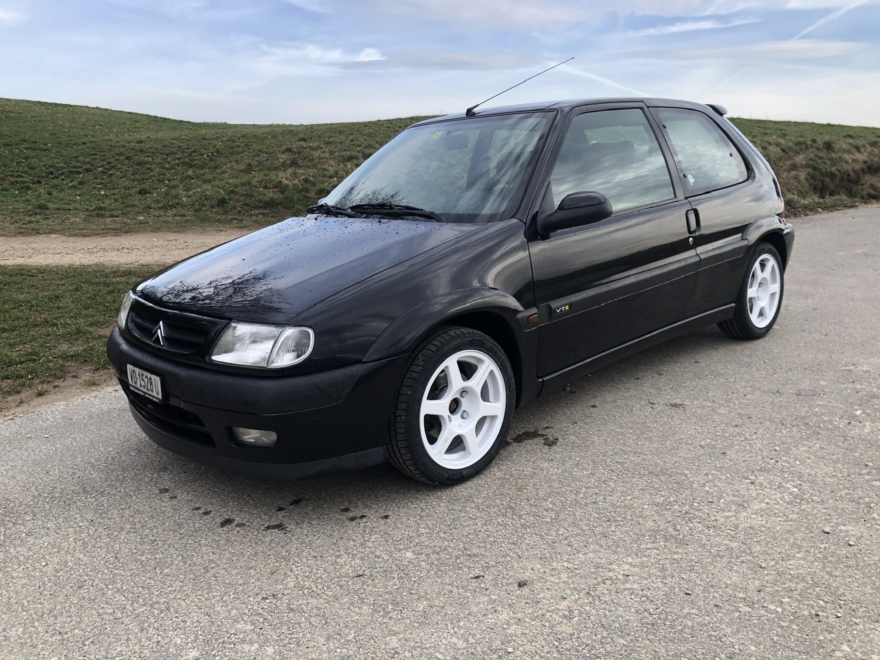 CITROEN Saxo 1.6i 16V VTS Black