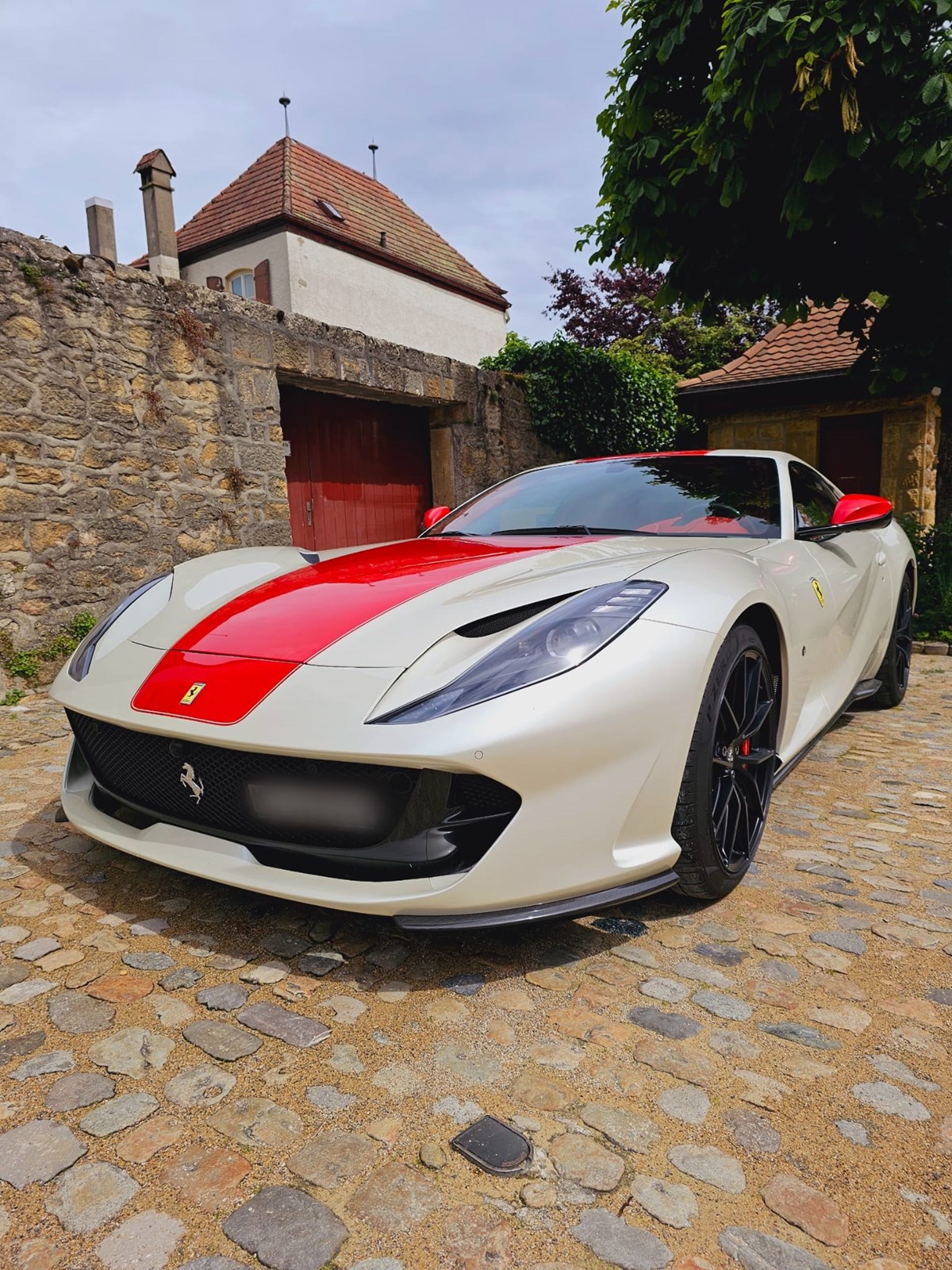 FERRARI 812 Superfast