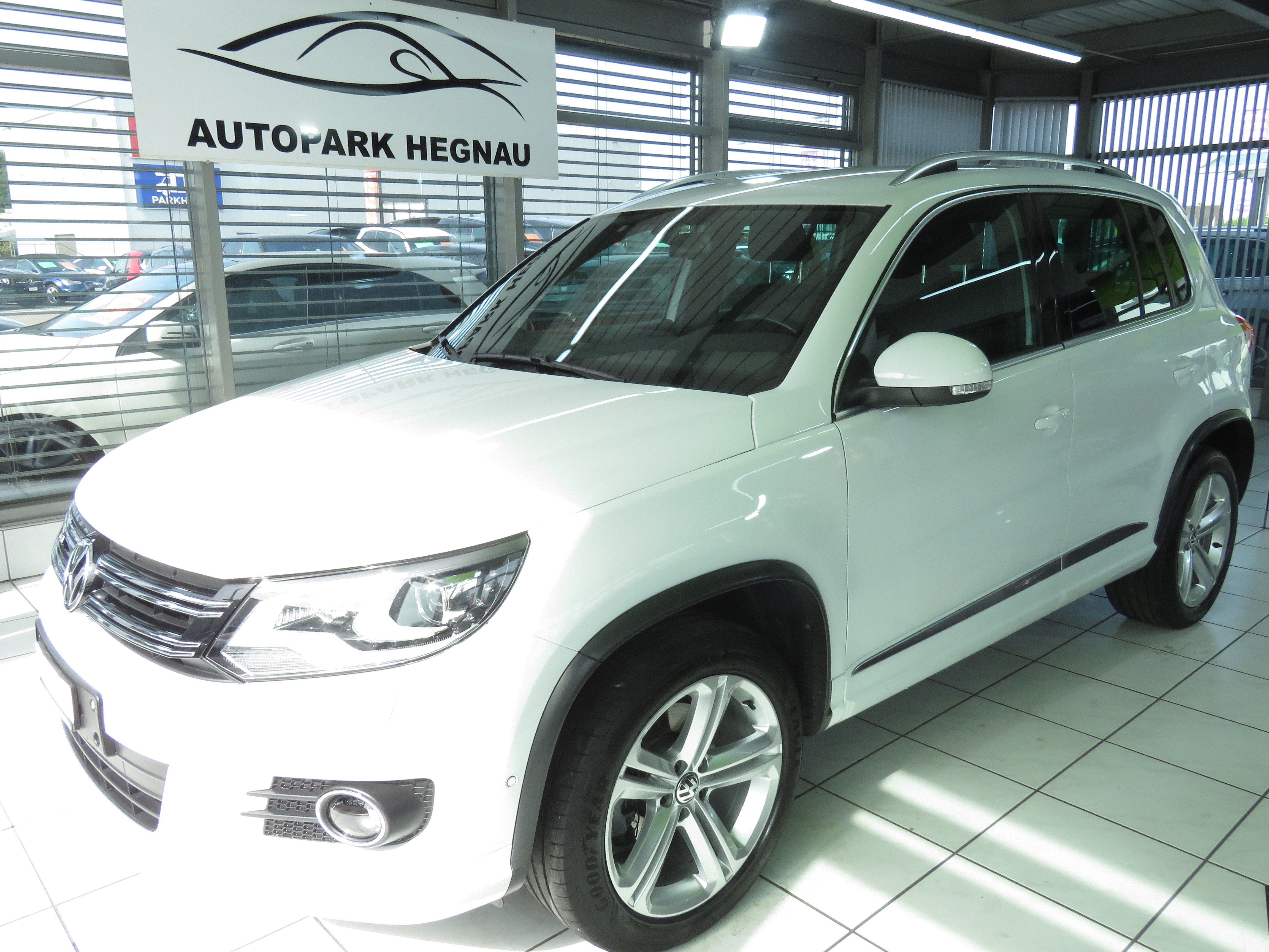 VW Tiguan 2.0 TDI BlueMotion Sport&Style 4Motion DSG (Automat)