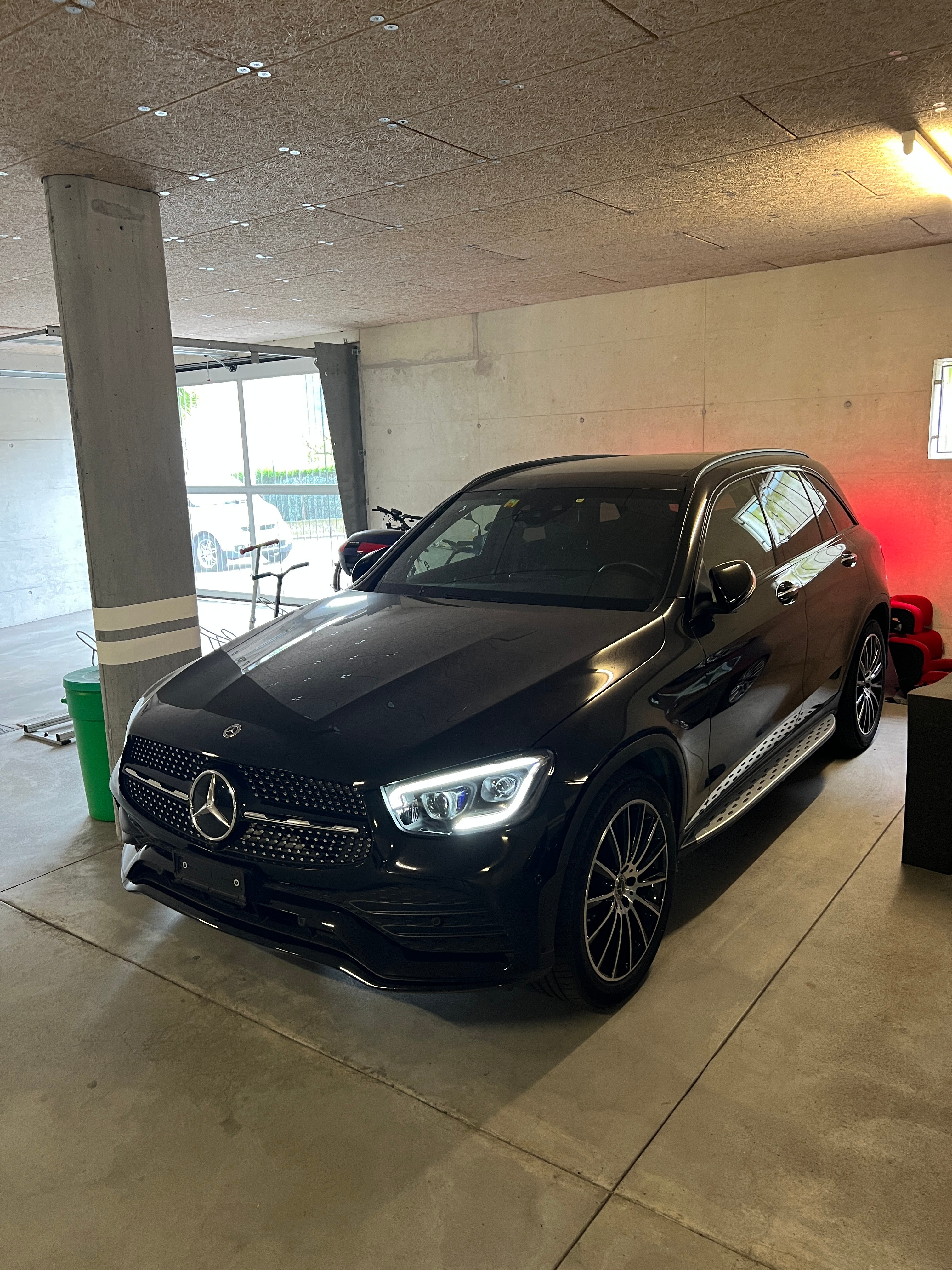 MERCEDES-BENZ GLC 300 AMG Line 4Matic 9G-Tronic