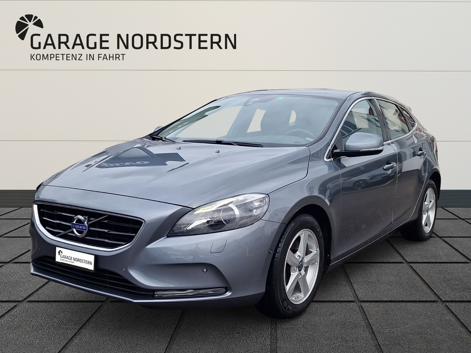 VOLVO V40 1.6 T4 Momentum S/S