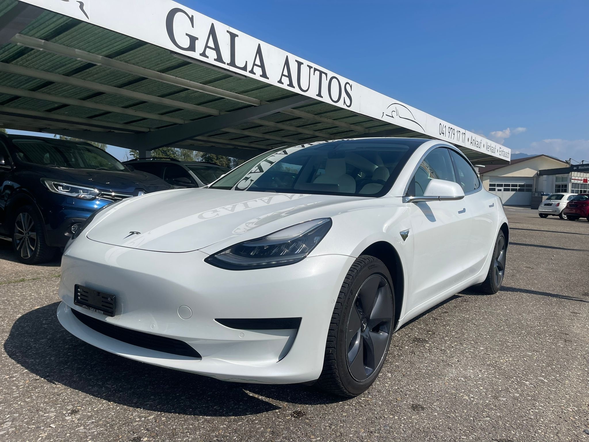 TESLA MODEL 3