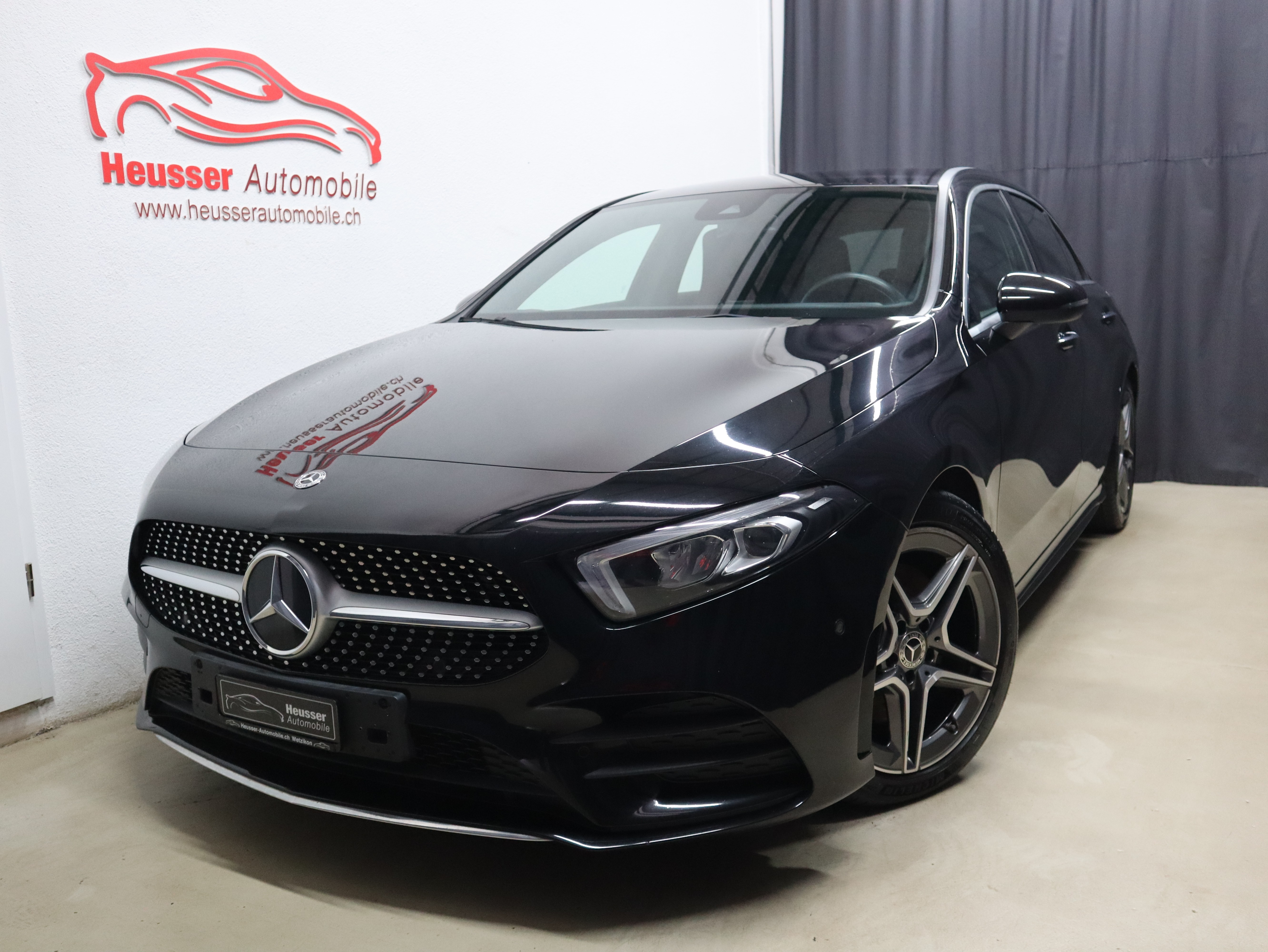 MERCEDES-BENZ A 220 AMG Line 7G-DCT 4Matic - Navi - Distronic PLUS - Kamera - 190 PS