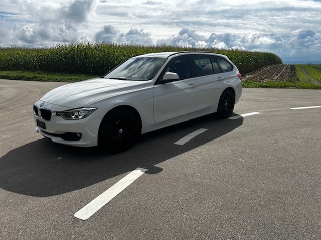 BMW 320i xDrive Touring Steptronic