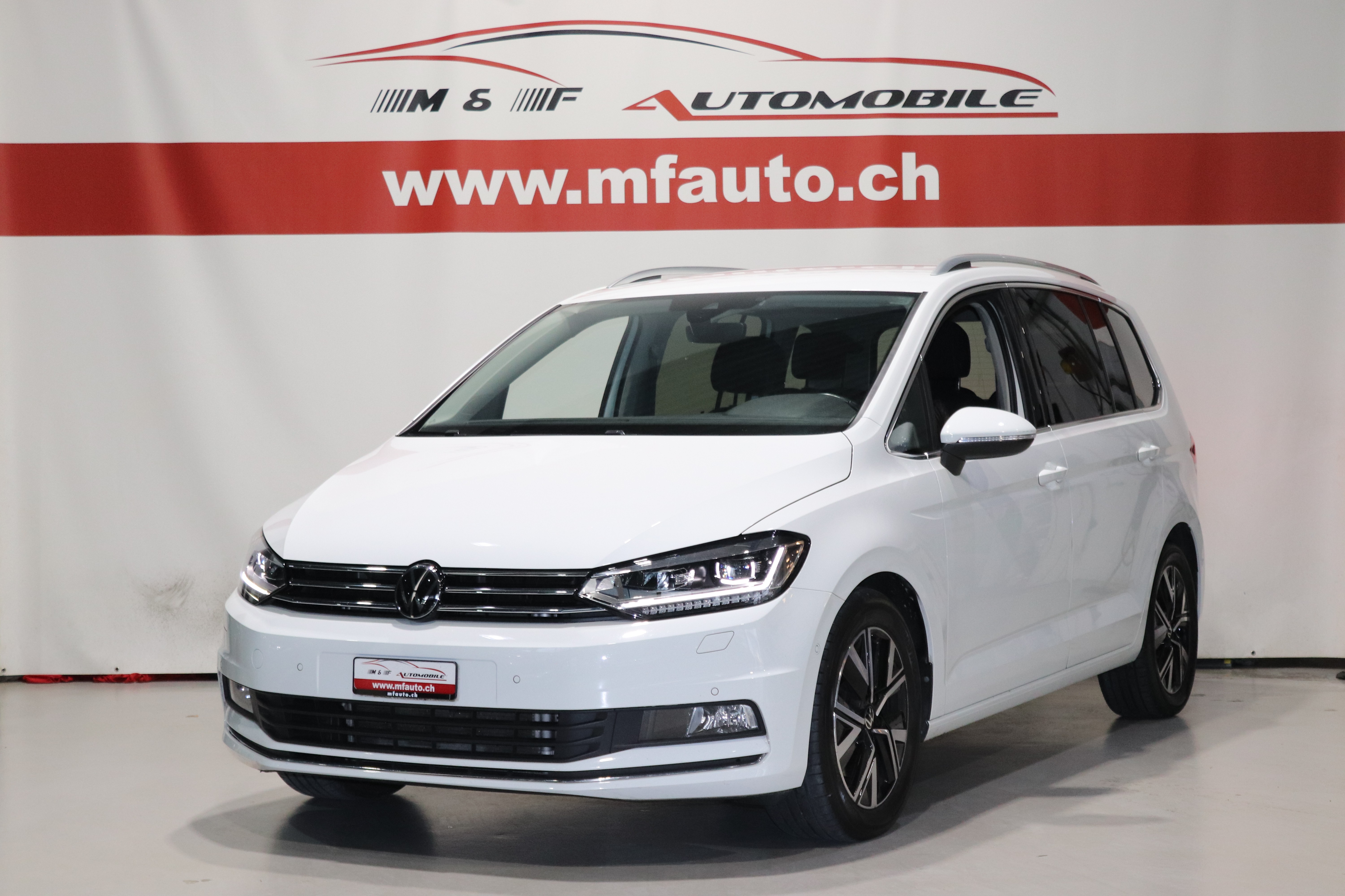 VW Touran 2.0 TDI SCR Highline DSG CH FAHRZEUG 8 Fach bereift