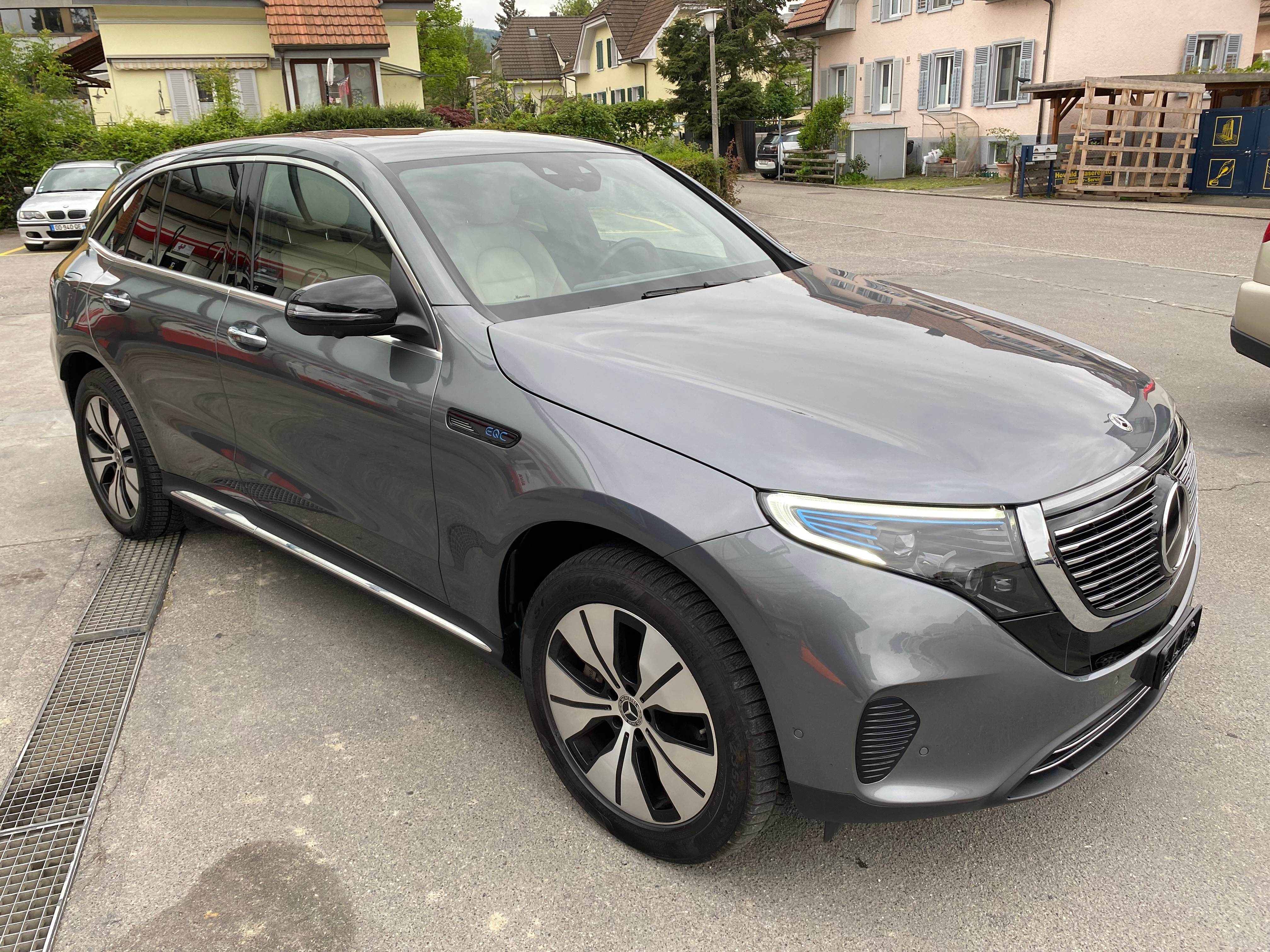 MERCEDES-BENZ EQC 400 AMG Line 4Matic