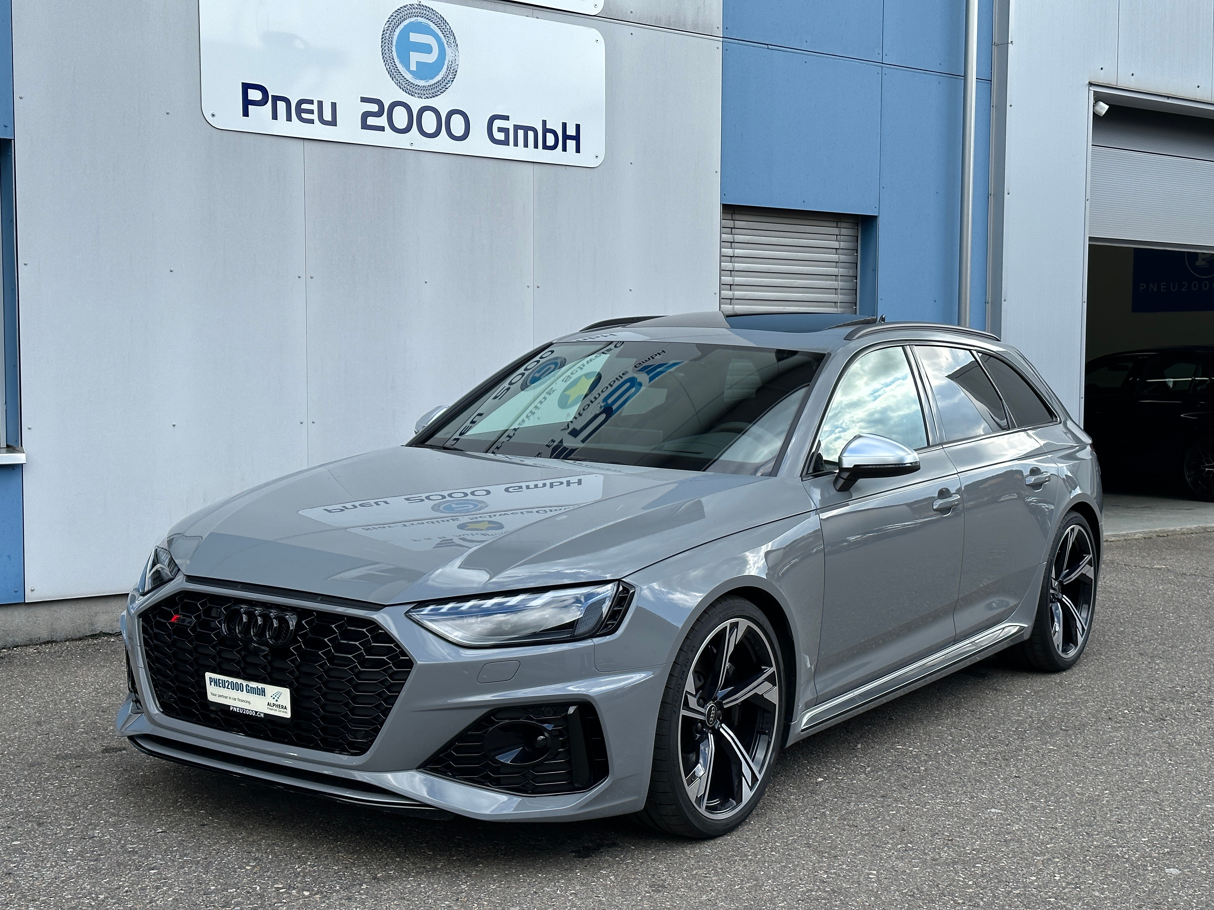 AUDI RS4 Avant quattro tiptronic