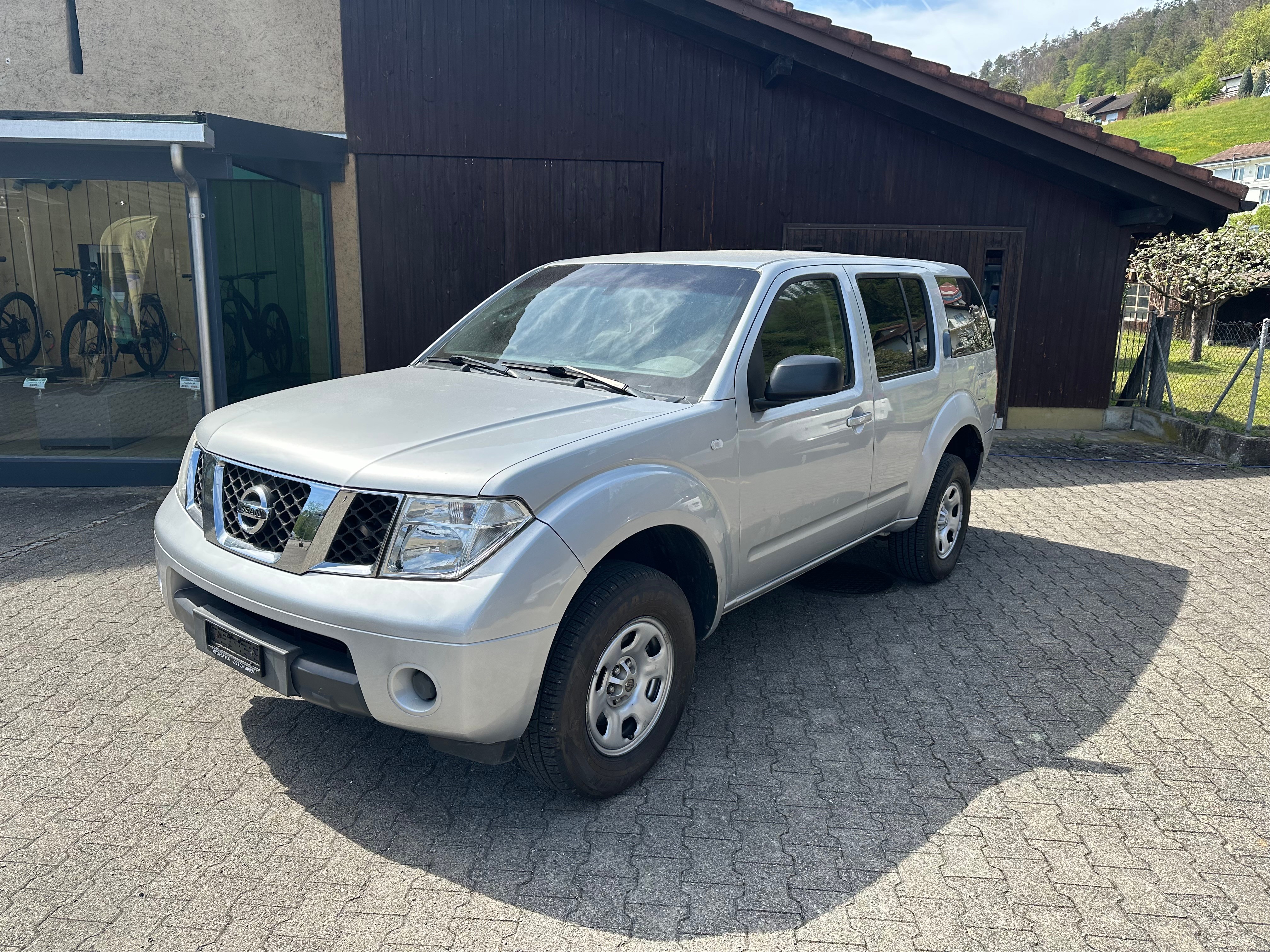 NISSAN Pathfinder 2.5 dCi XE