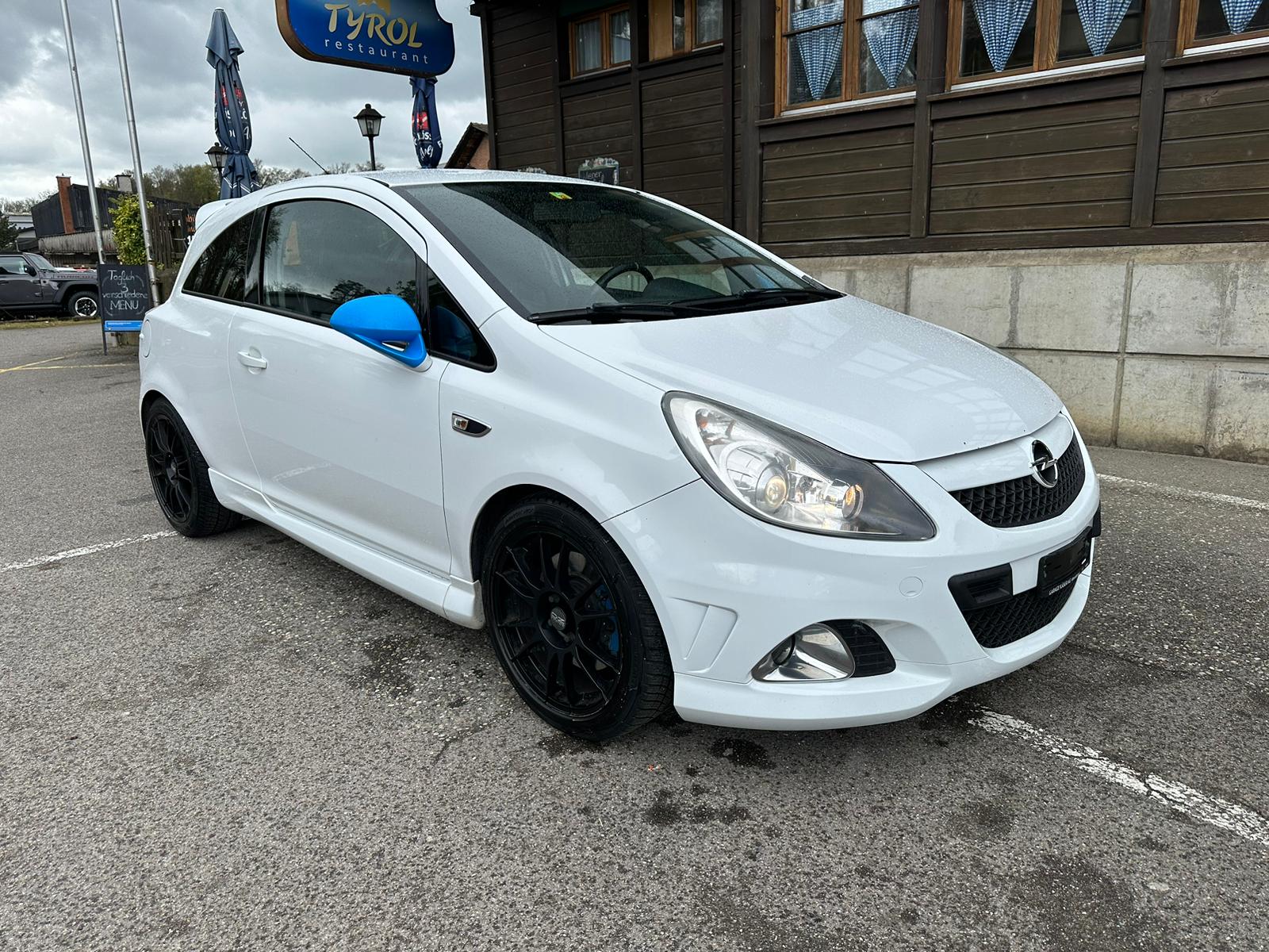 OPEL Corsa 1.6 Turbo OPC