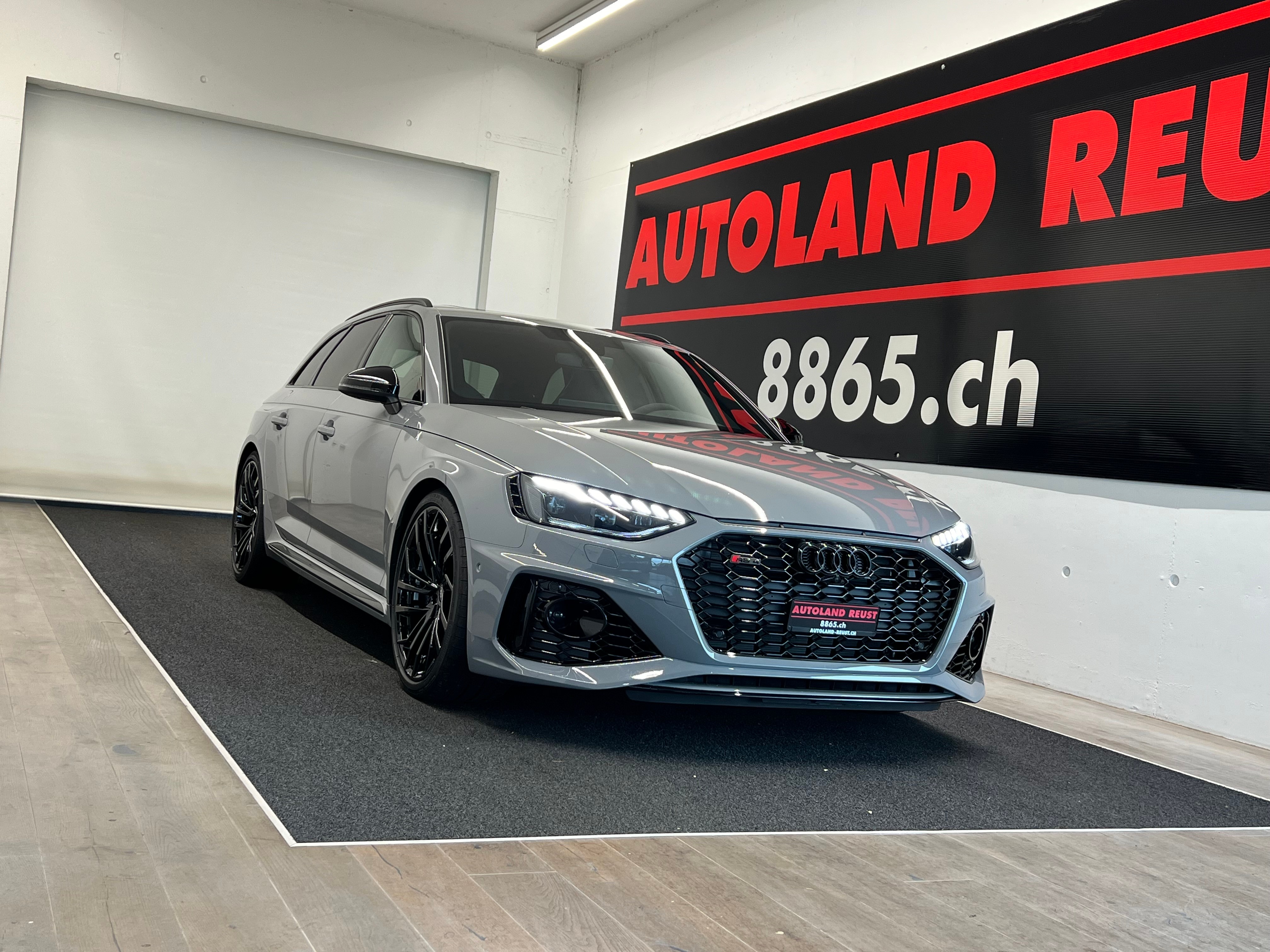 AUDI RS4 Avant quattro tiptronic