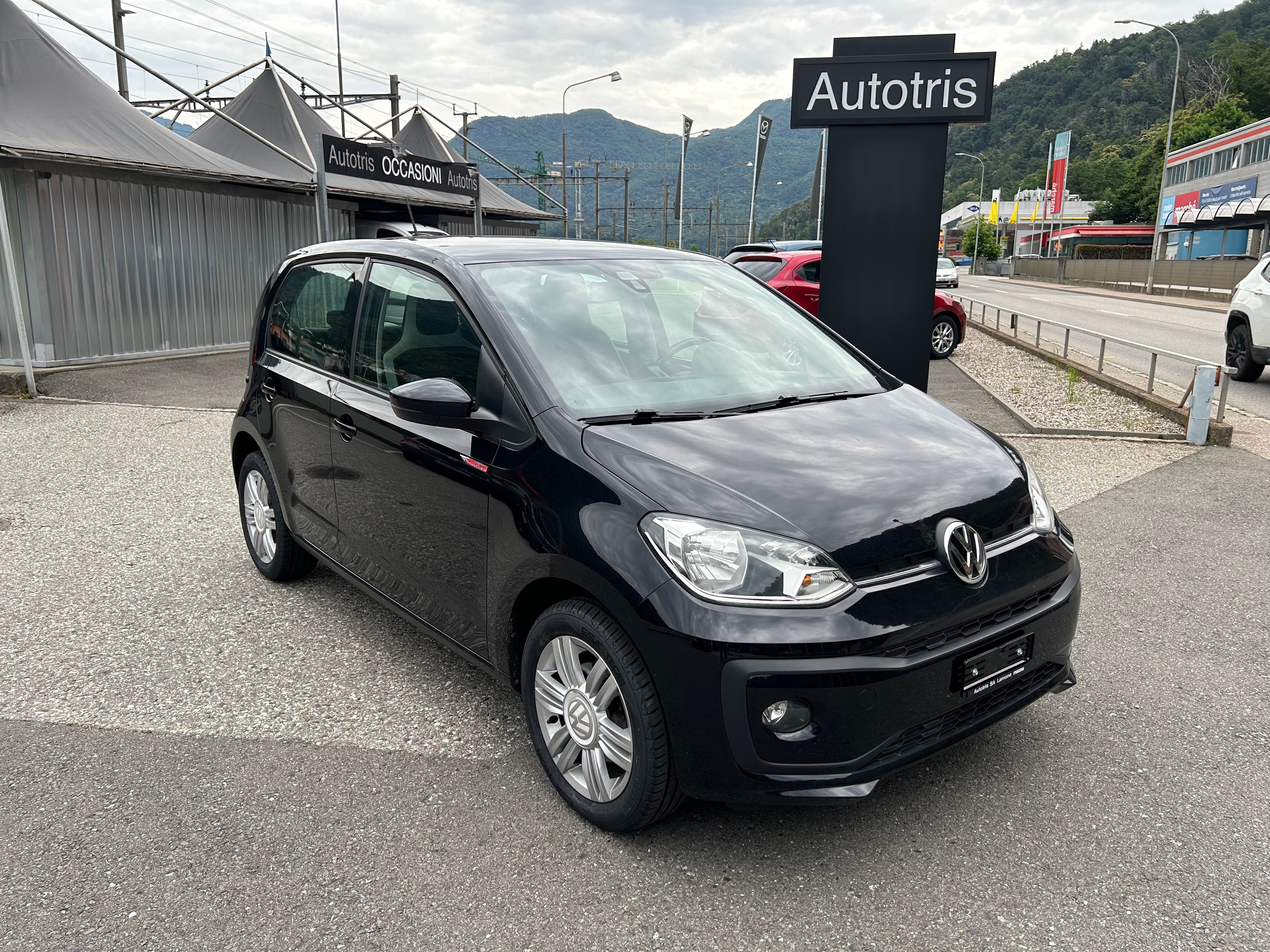 VW Up 1.0 BMT beats