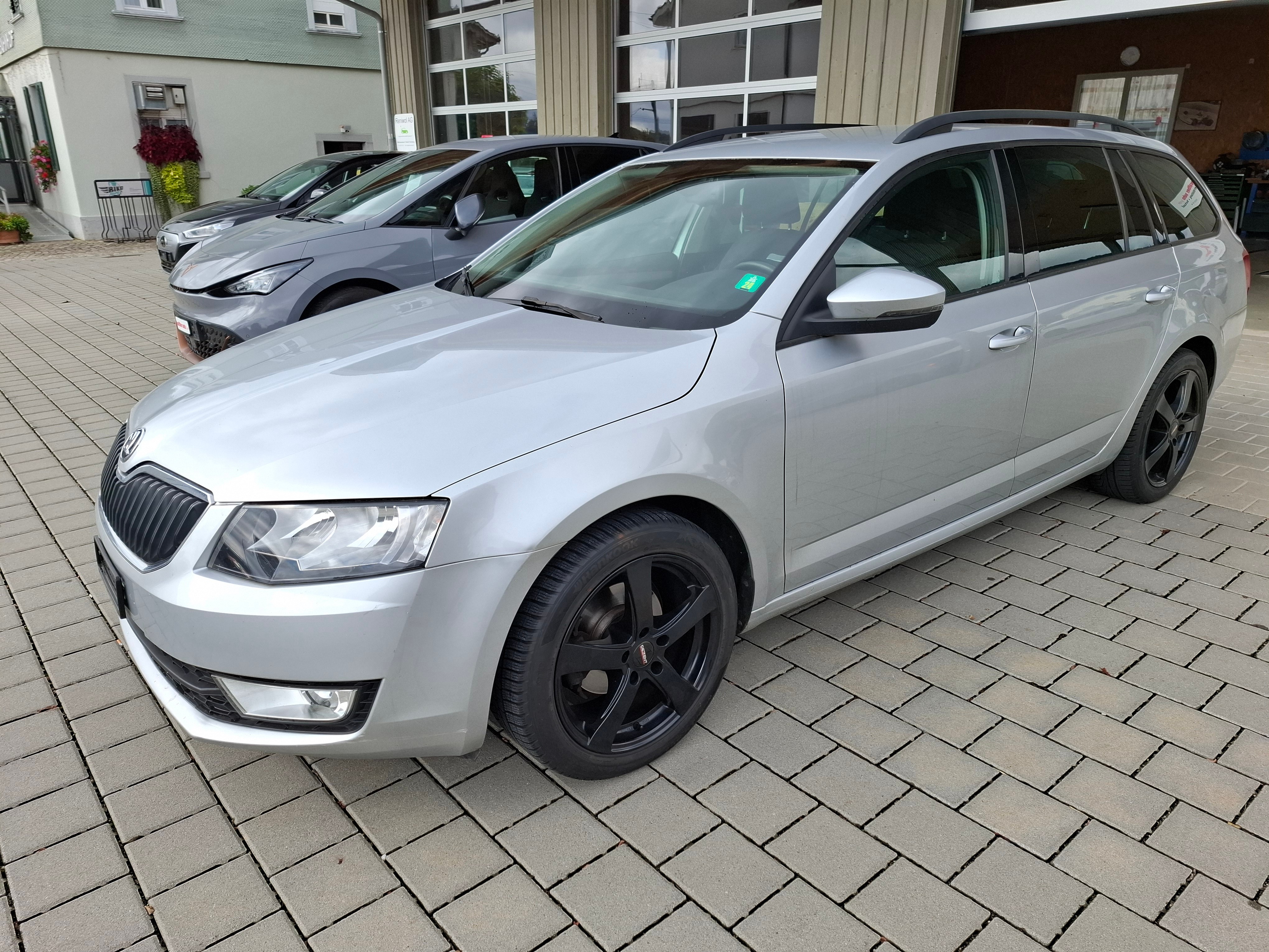 SKODA Octavia Combi 1.6 TDI 105 Ambition DSG