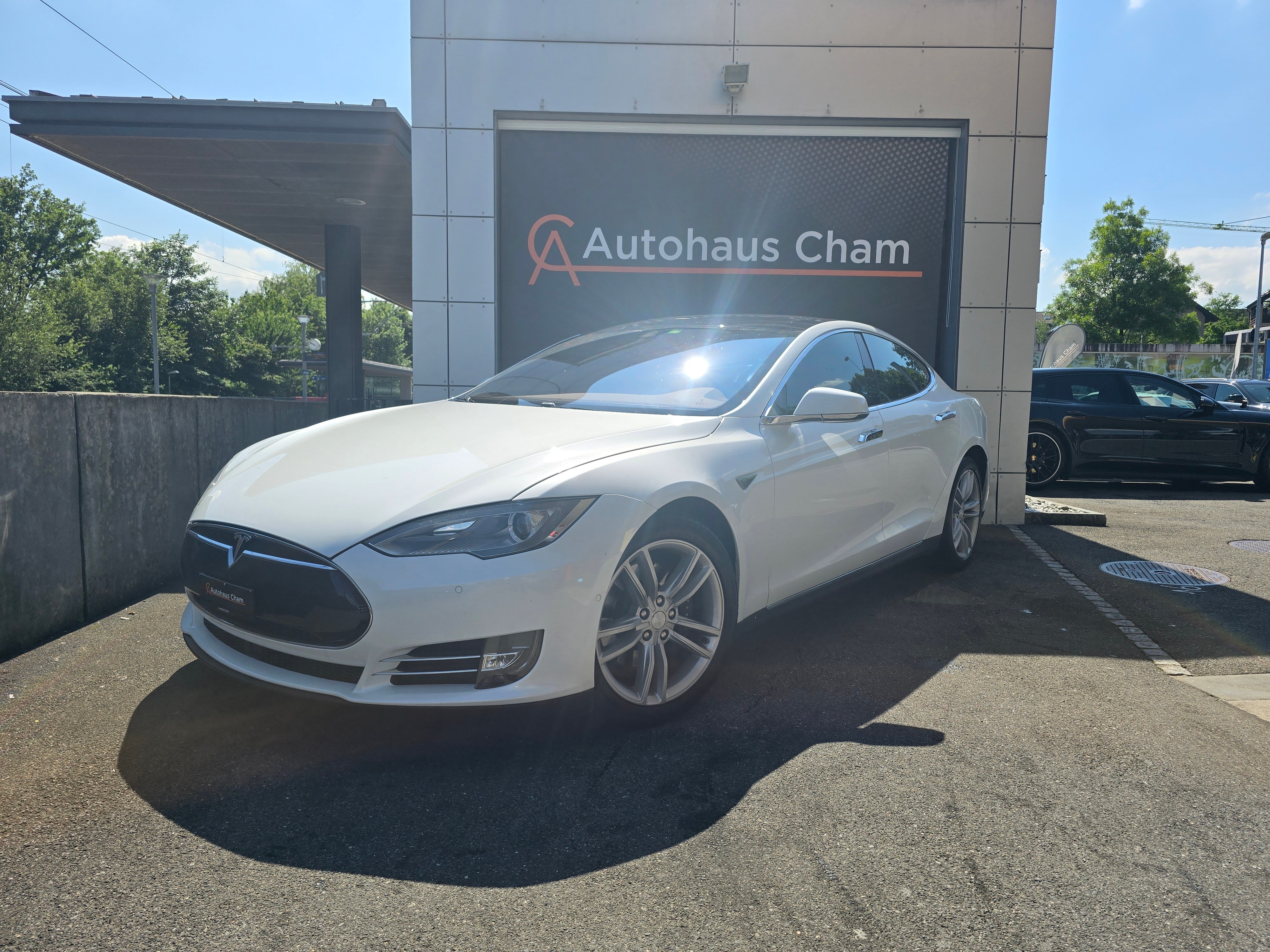 TESLA Model S 85 D