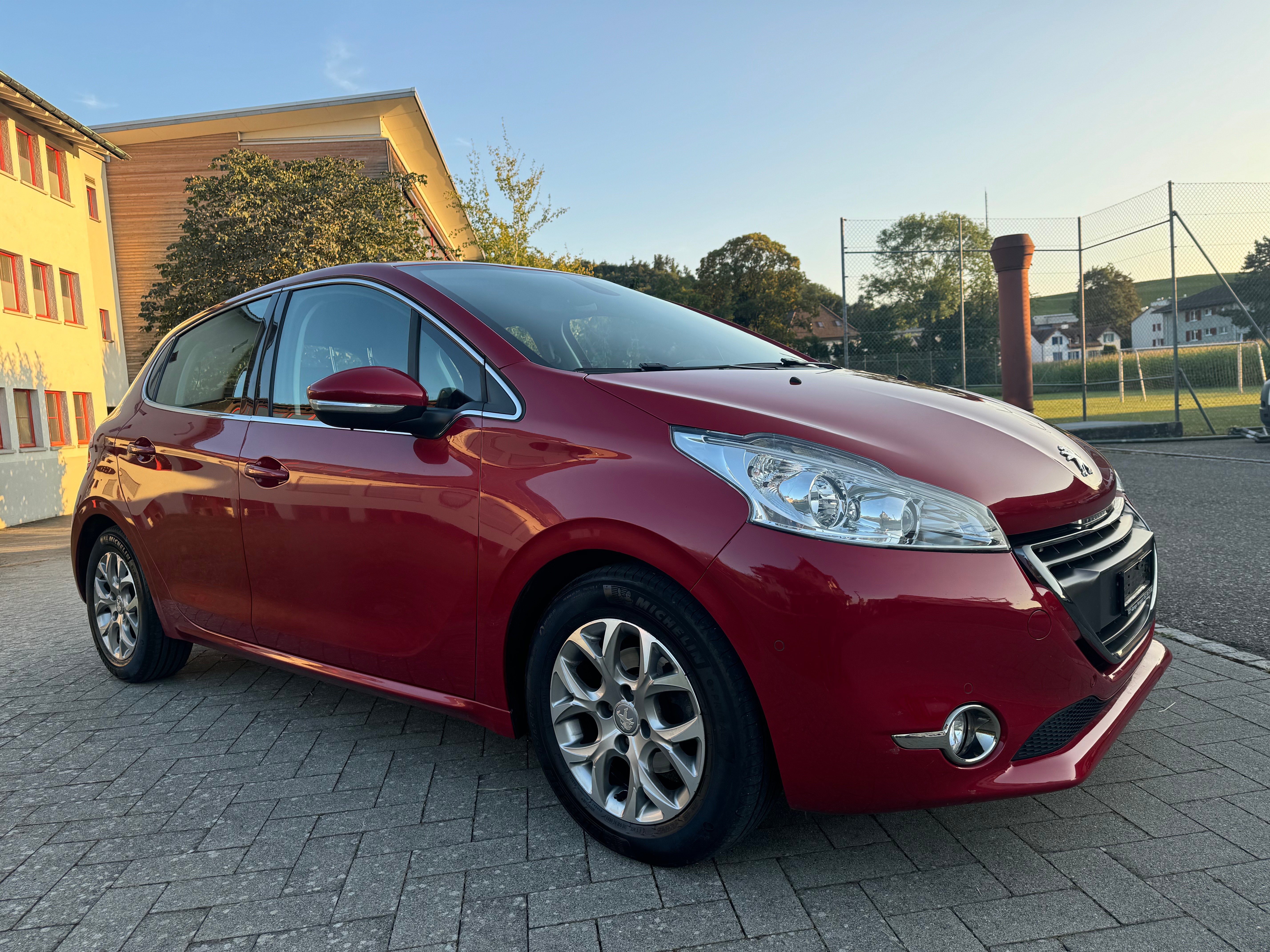 PEUGEOT 208 1.6 VTI Allure Automatik