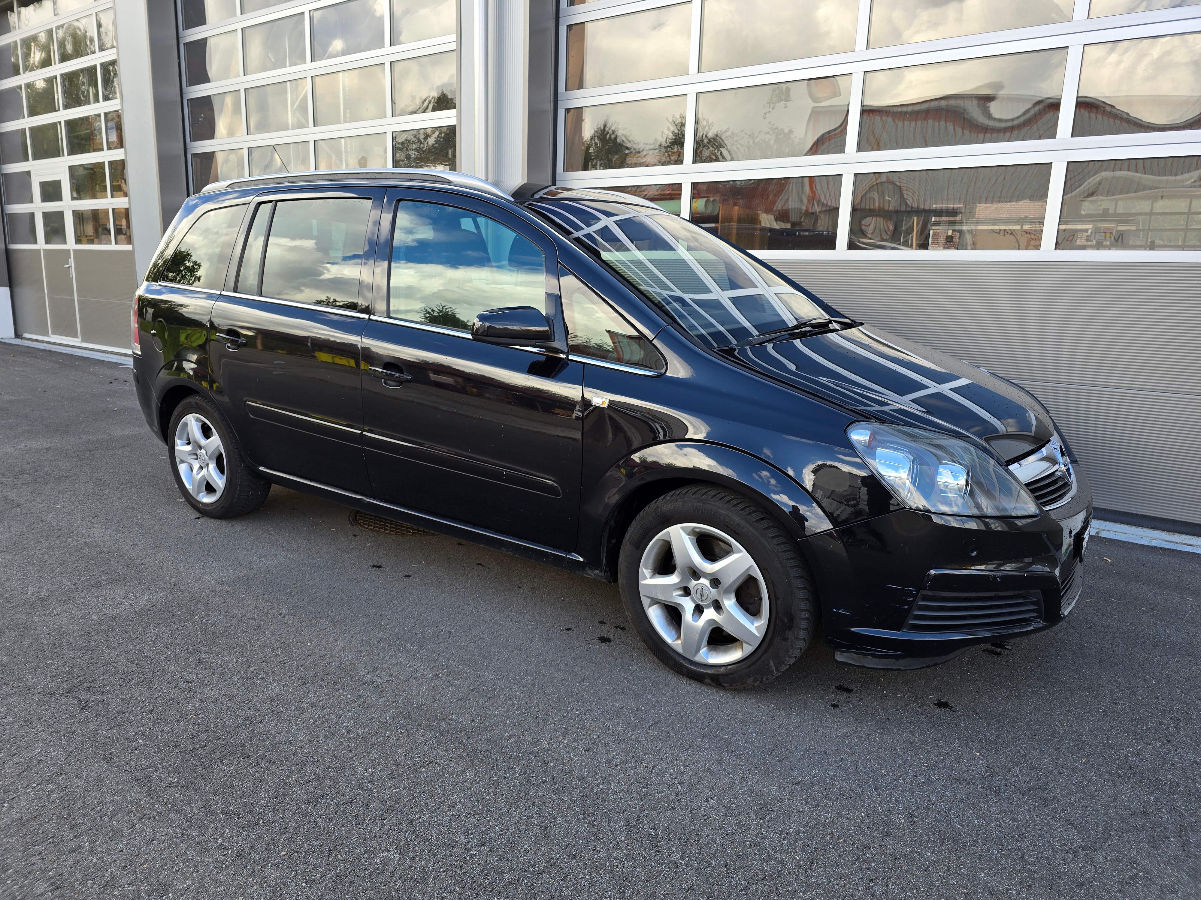 OPEL Zafira 2.2i 16V Enjoy