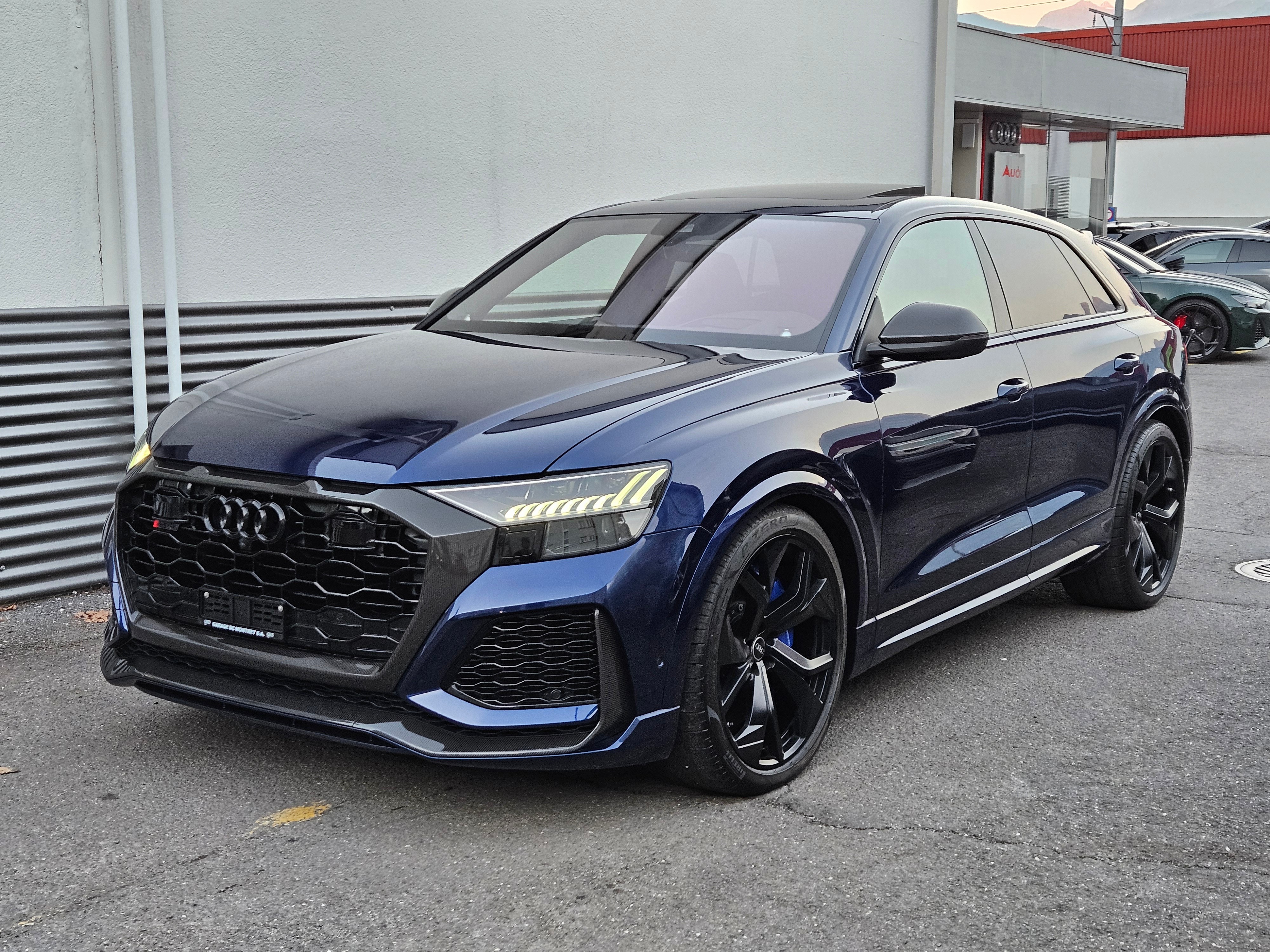 AUDI RSQ8 quattro tiptronic