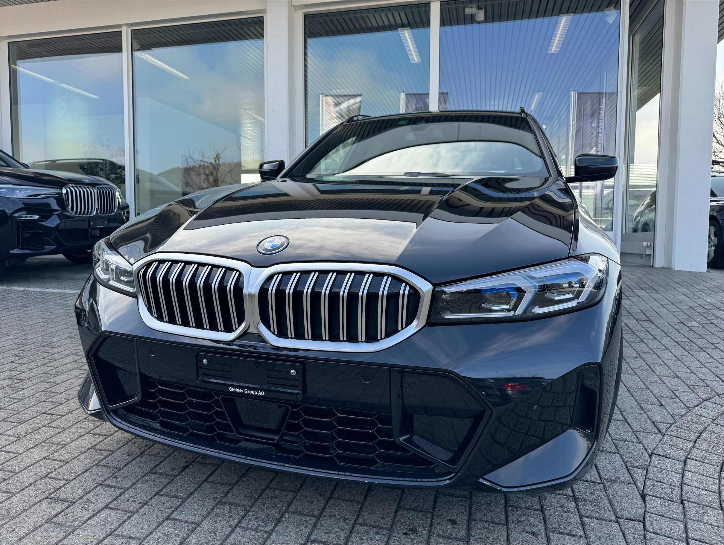 BMW 330e x DriveTouring Steptronic M Sport