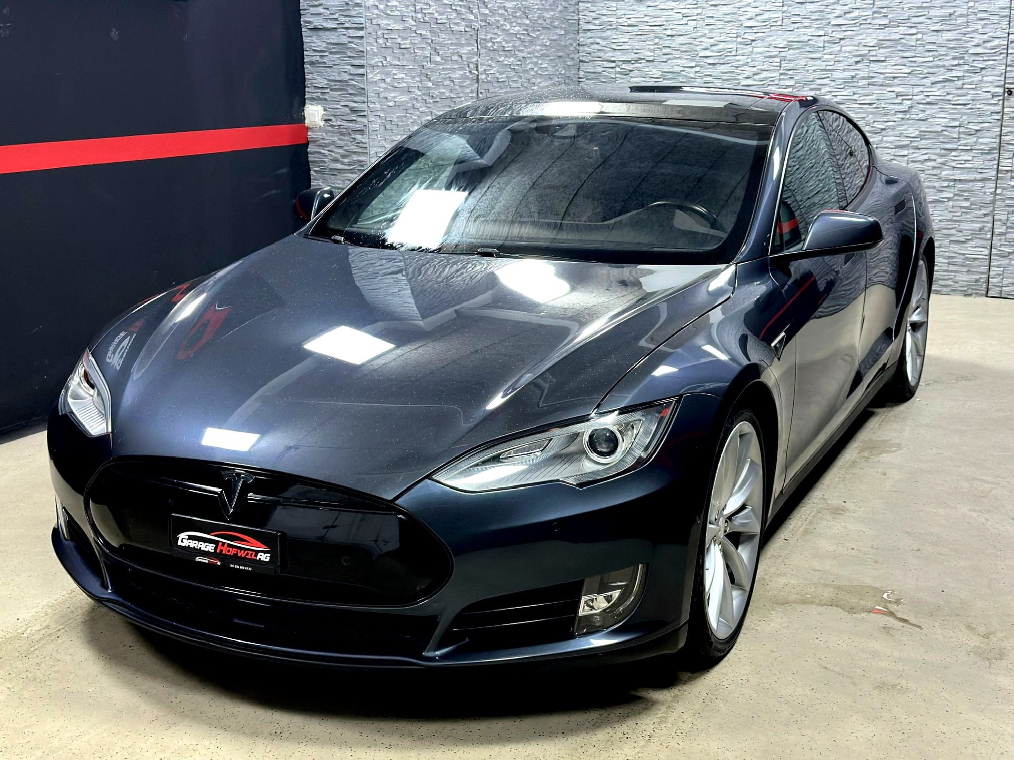 TESLA Model S 70 D