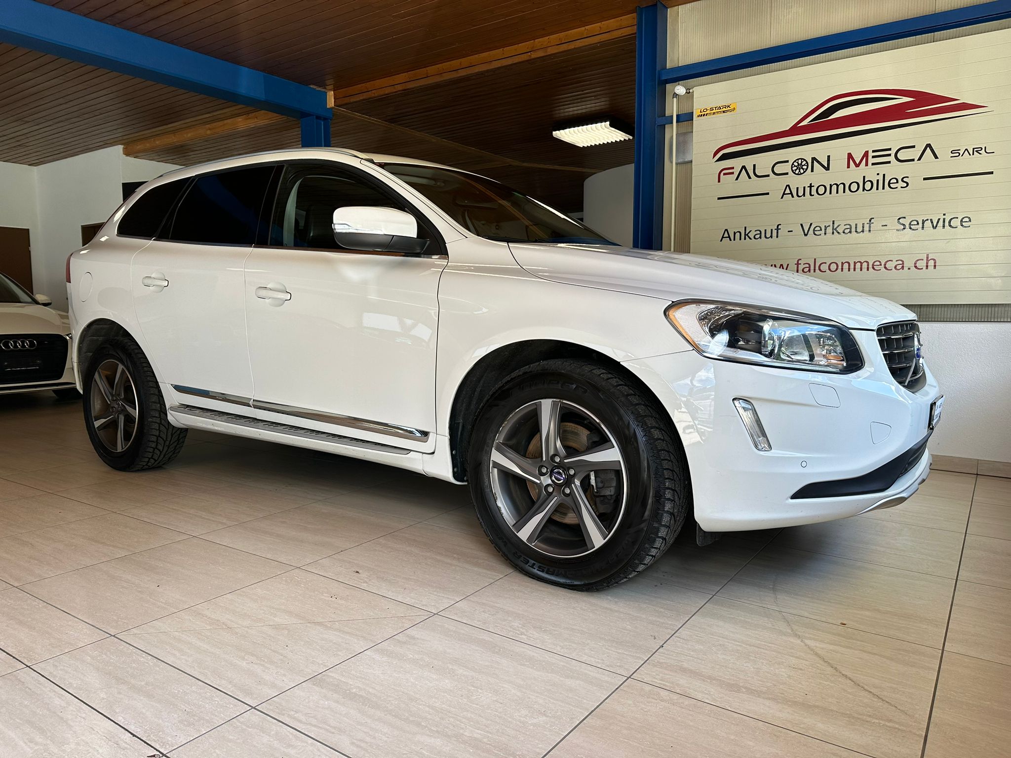 VOLVO XC60 2.4 D4 Mom. R-Design AWD S/S