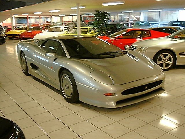 JAGUAR XJ 220