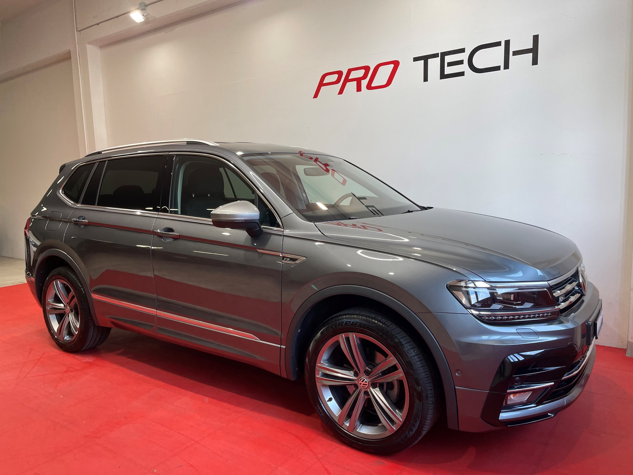 VW Tiguan Allspace 2.0 TDI SCR Highline 4Motion DSG *R-LINE*