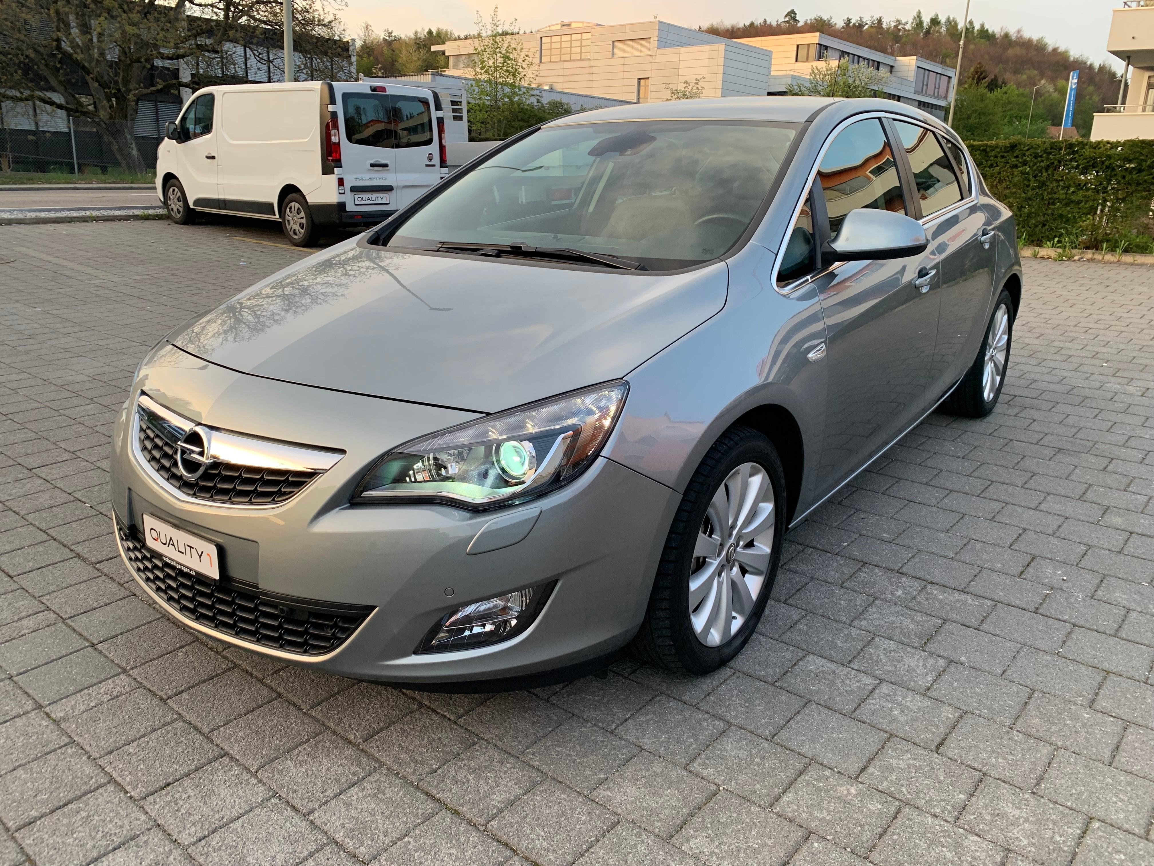 OPEL Astra 1.4i 16V Turbo Cosmo Automatic