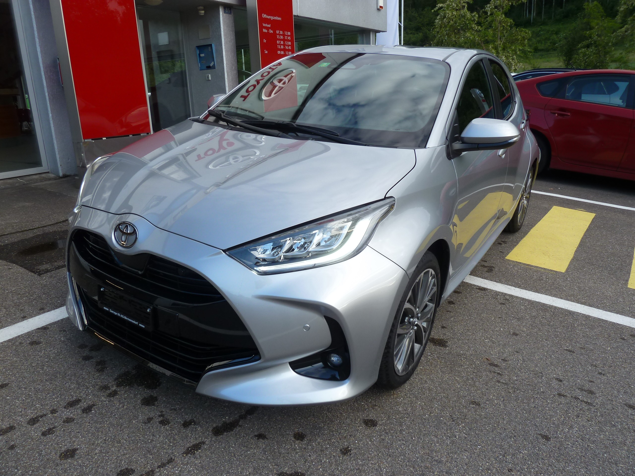 TOYOTA Yaris 1.5 Premium e-CVT