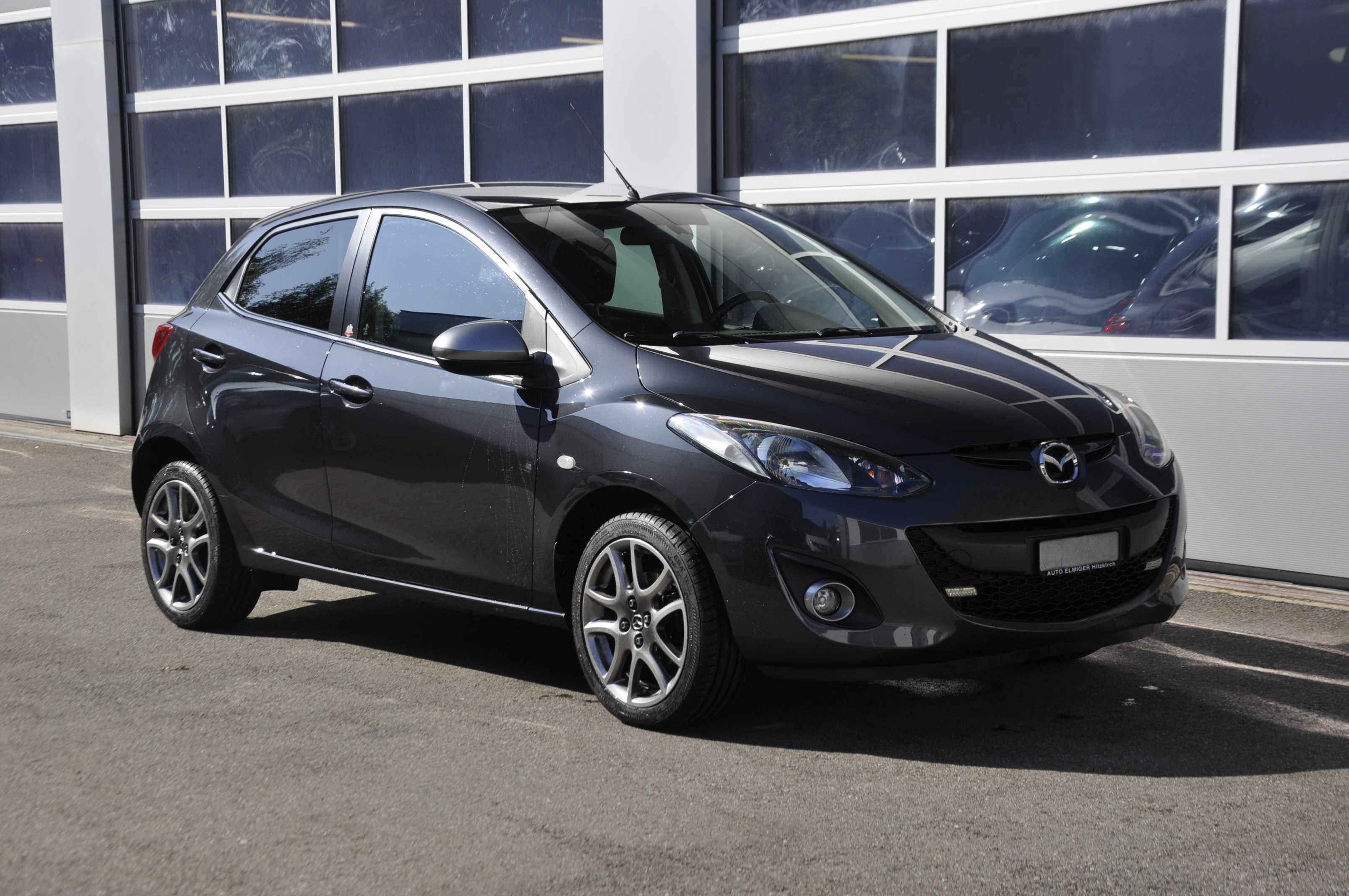 MAZDA 2 1.3i 16V Voila ma Suisse Edition+