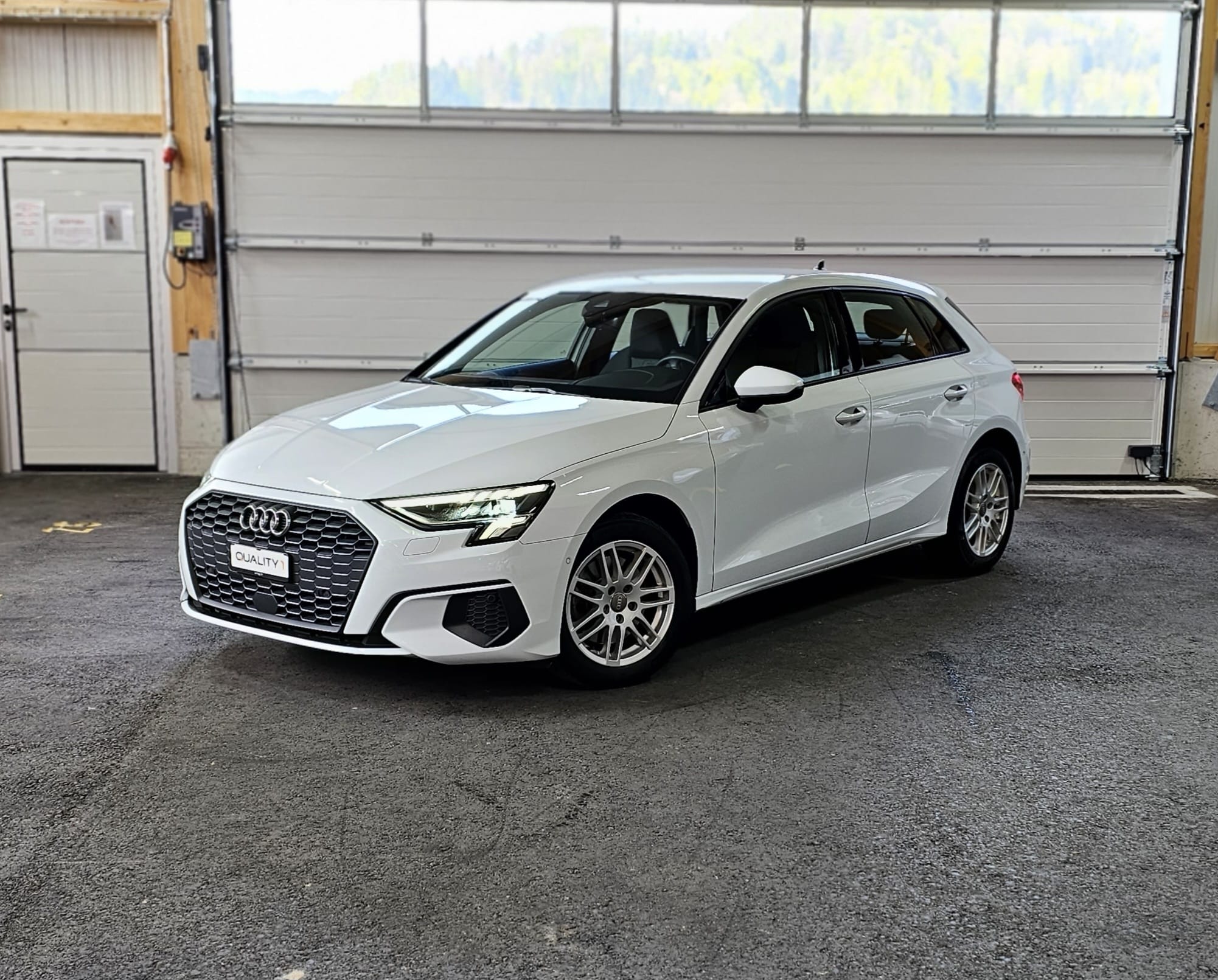 AUDI A3 Sportback 35 TFSI S line C-H Fahrzeug