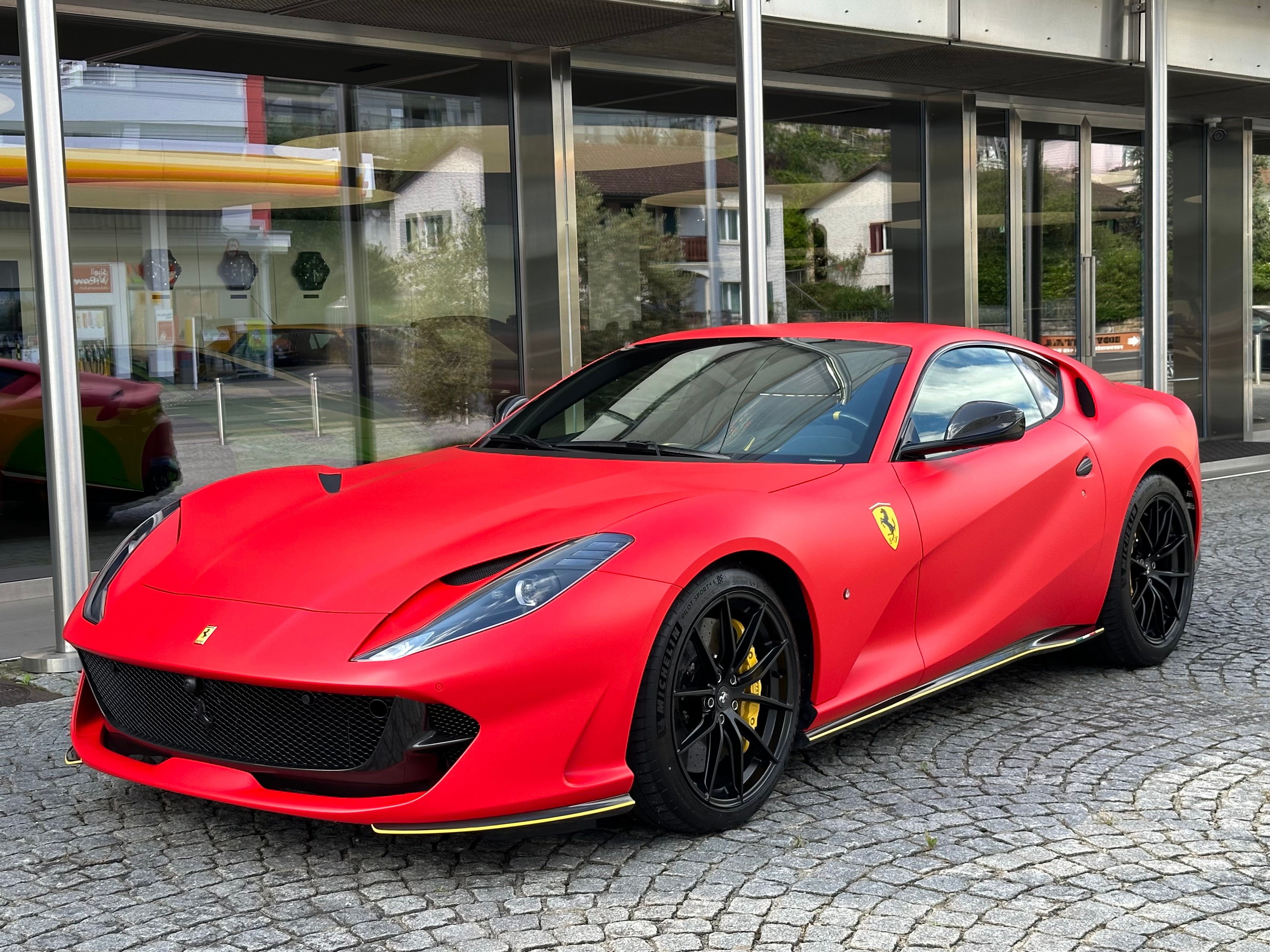 FERRARI 812 Superfast