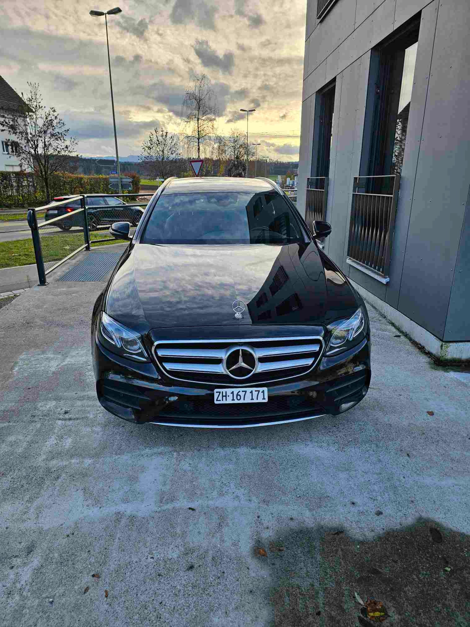 MERCEDES-BENZ E 400 AMG Line 4 Matic 9G-Tronic