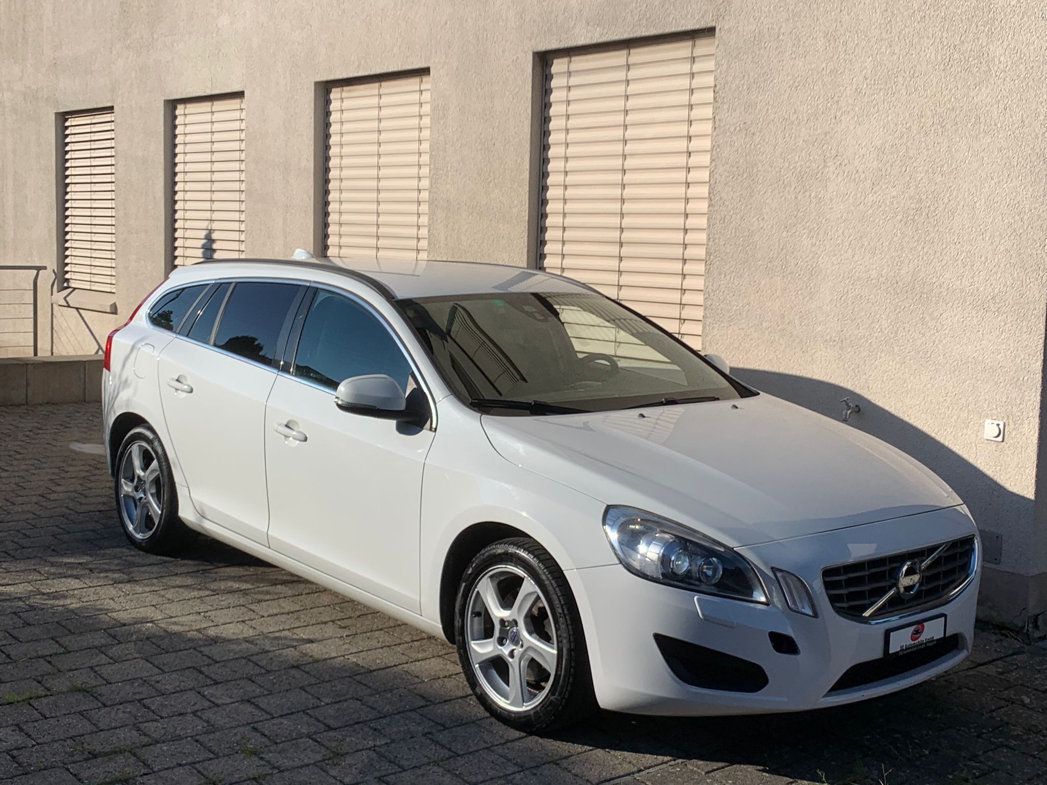 VOLVO V60 T4