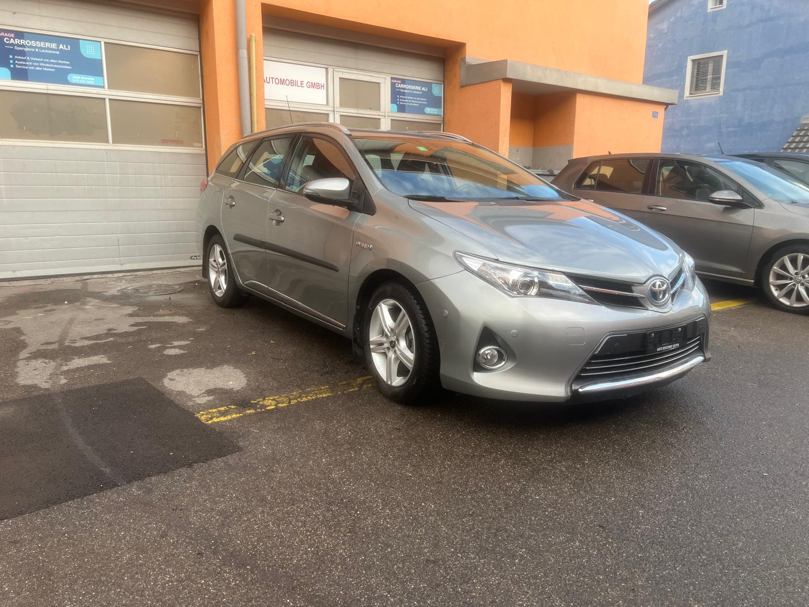 TOYOTA Auris Touring Sports 1.8 16V HSD Linea Sol