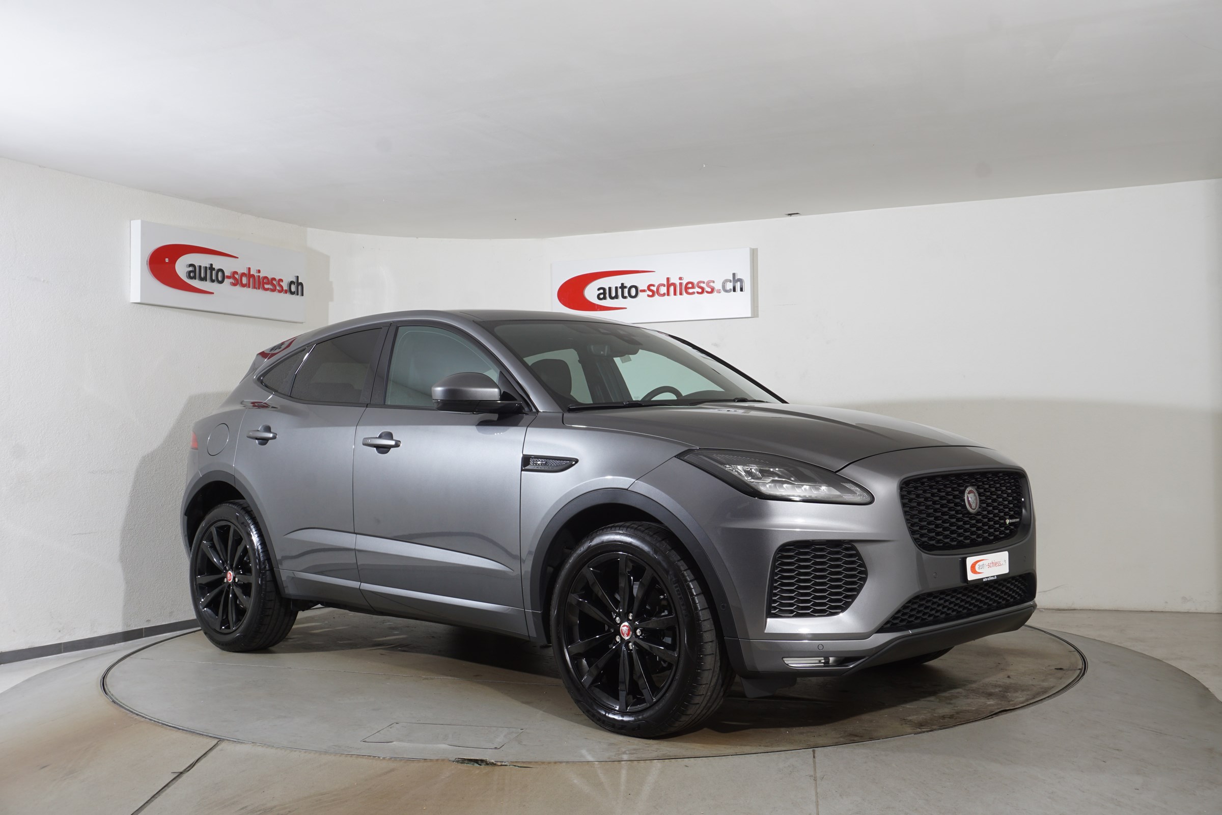 JAGUAR E-PACE 2.0d D180 R-Dynamic Chequered Flag AWD Aut.