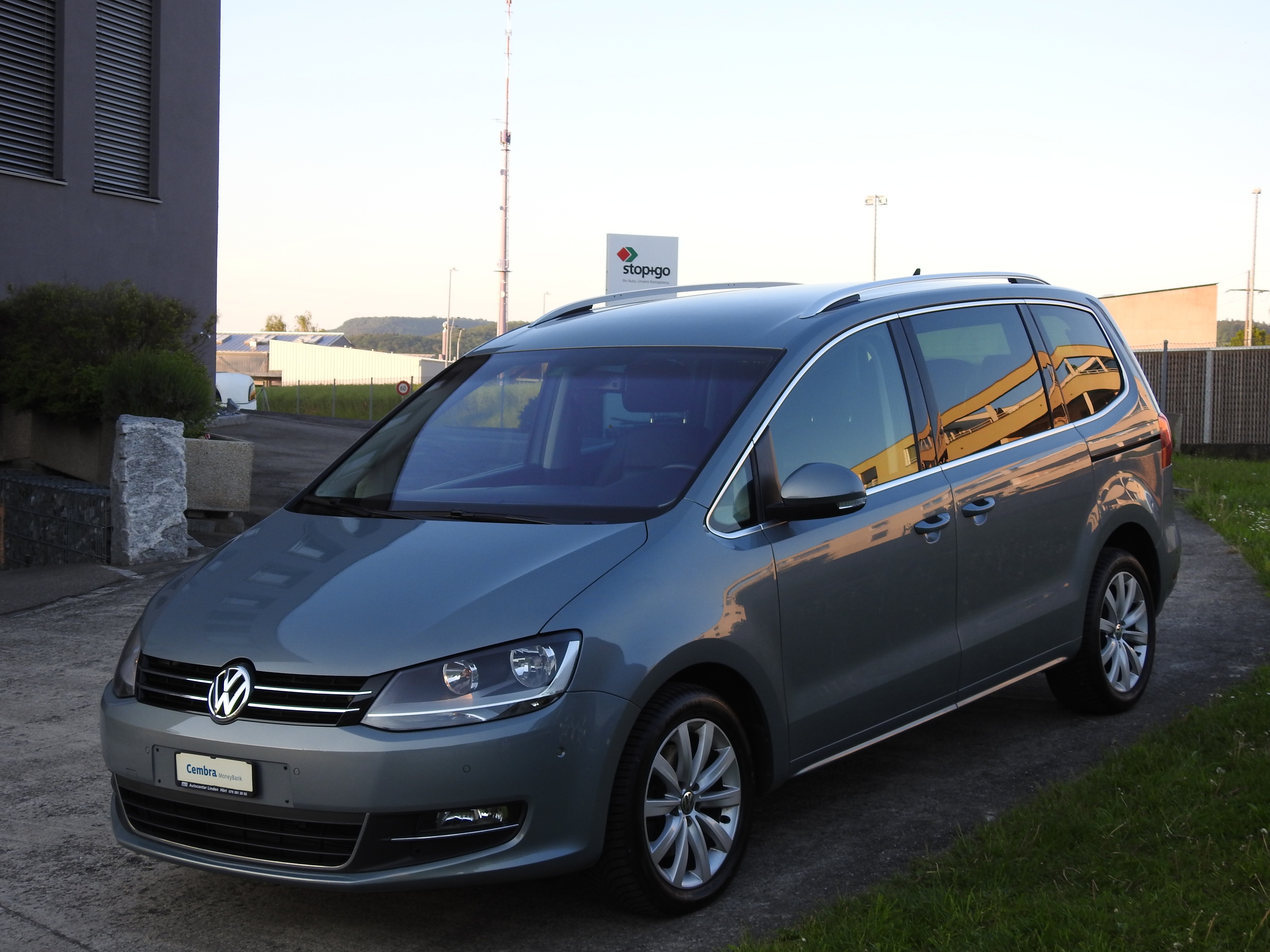 VW Sharan 2.0 TDI BlueMotion Technology Highline DSG, frisch ab MFK & Service, 6 Plätze, Leder, Navi, AHK 2200kg, Garantie uvm..