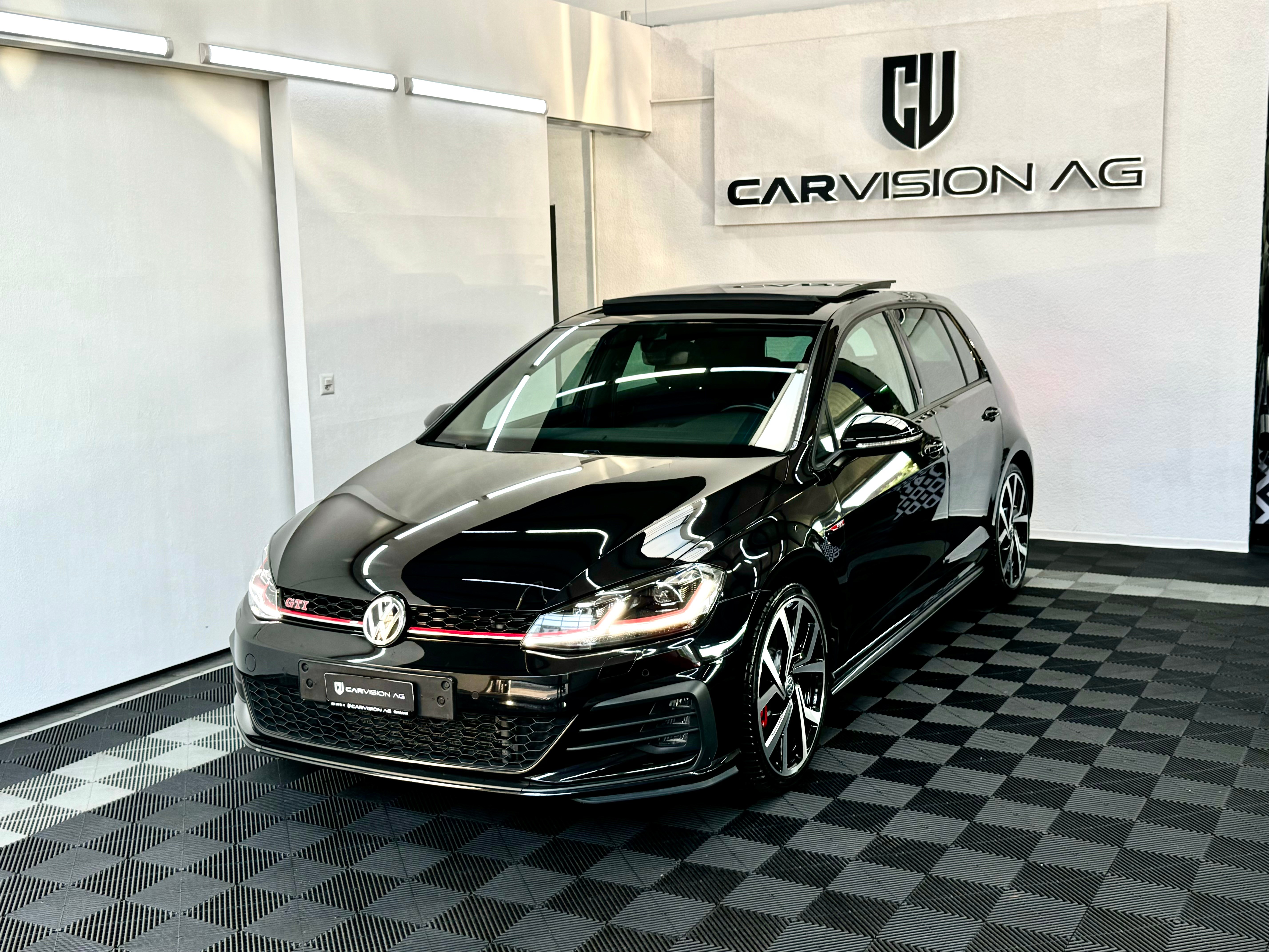 VW Golf 2.0 TSI GTI Performance DSG * Panorama-Glasdach *